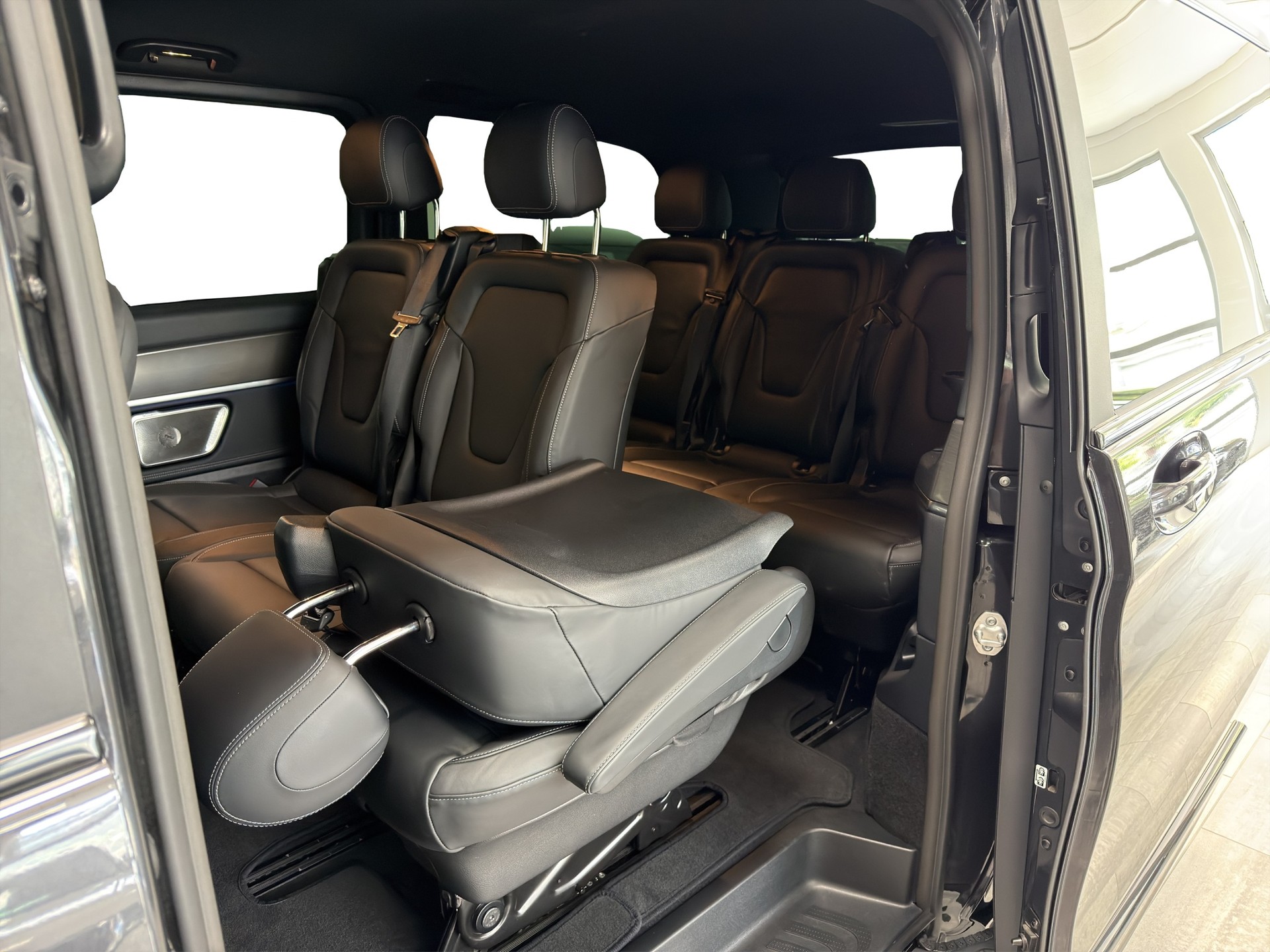 MERCEDES-BENZ V 300 d lang 4Matic Swiss Edition 9G-Tronic-image-16