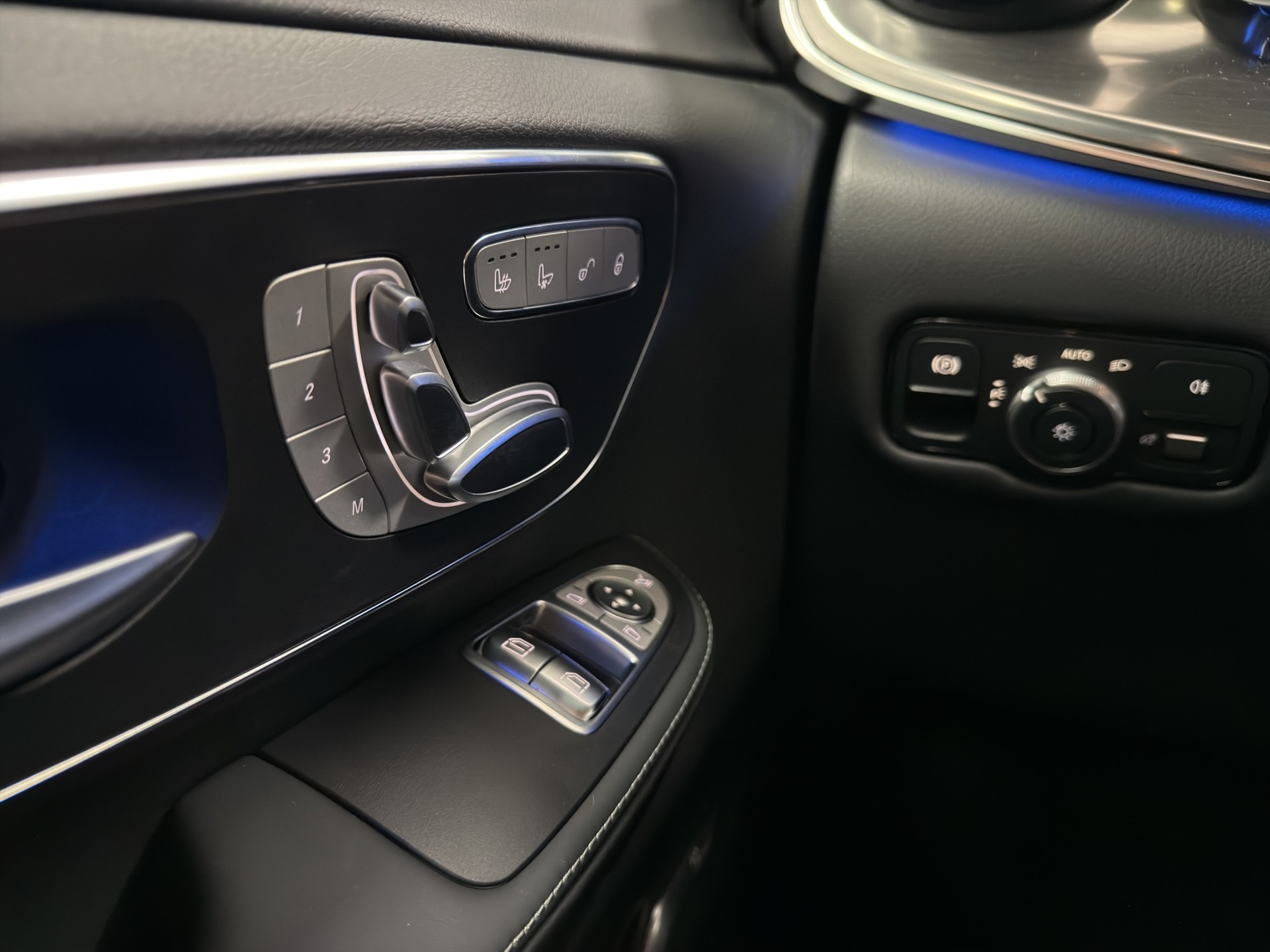 MERCEDES-BENZ V 300 d lang 4Matic Swiss Edition 9G-Tronic-image-29