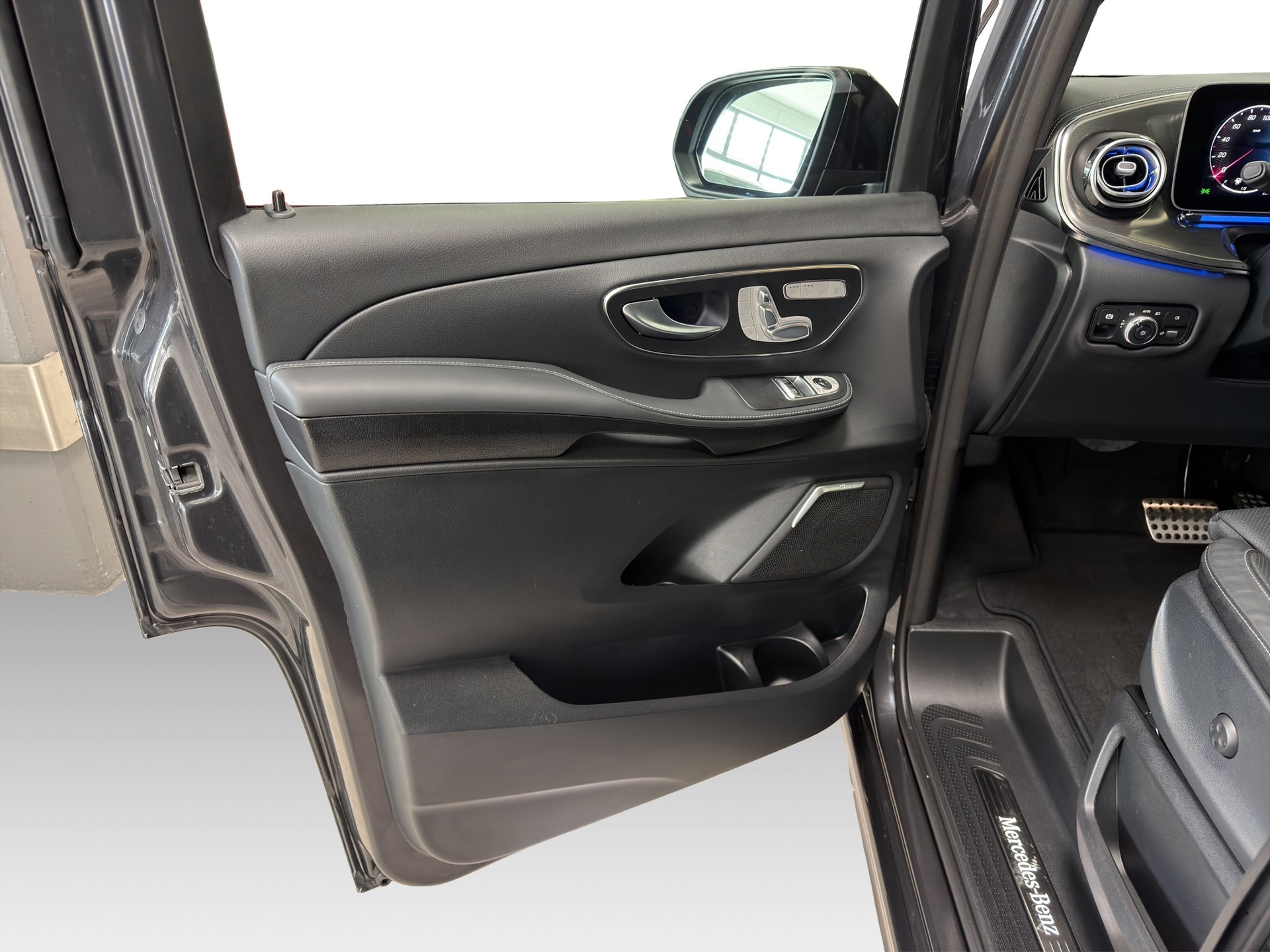 MERCEDES-BENZ V 300 d lang 4Matic Swiss Edition 9G-Tronic-image-19