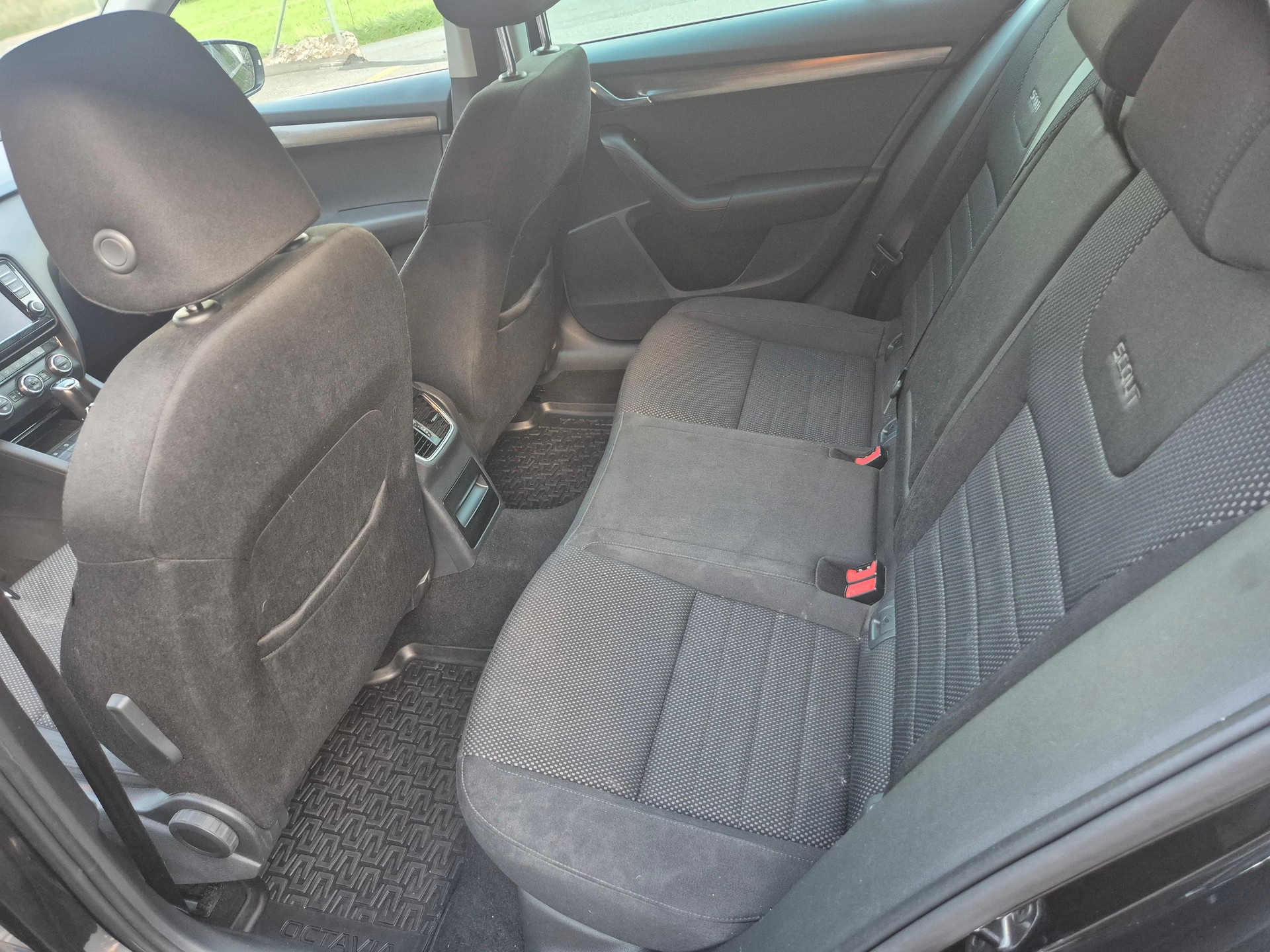 SKODA Octavia Combi 1.8 TSI Scout 4x4 DSG-image-7
