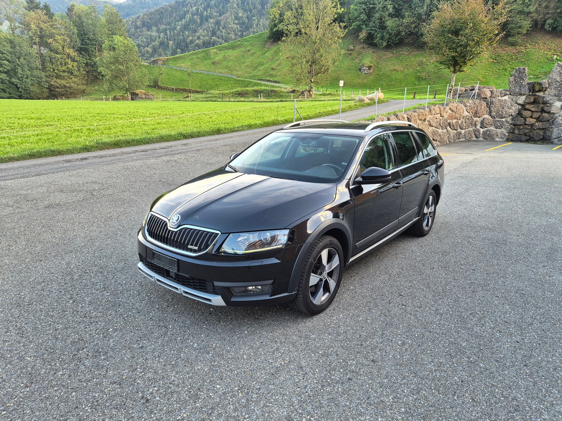 SKODA Octavia Combi 1.8 TSI Scout 4x4 DSG-image-0