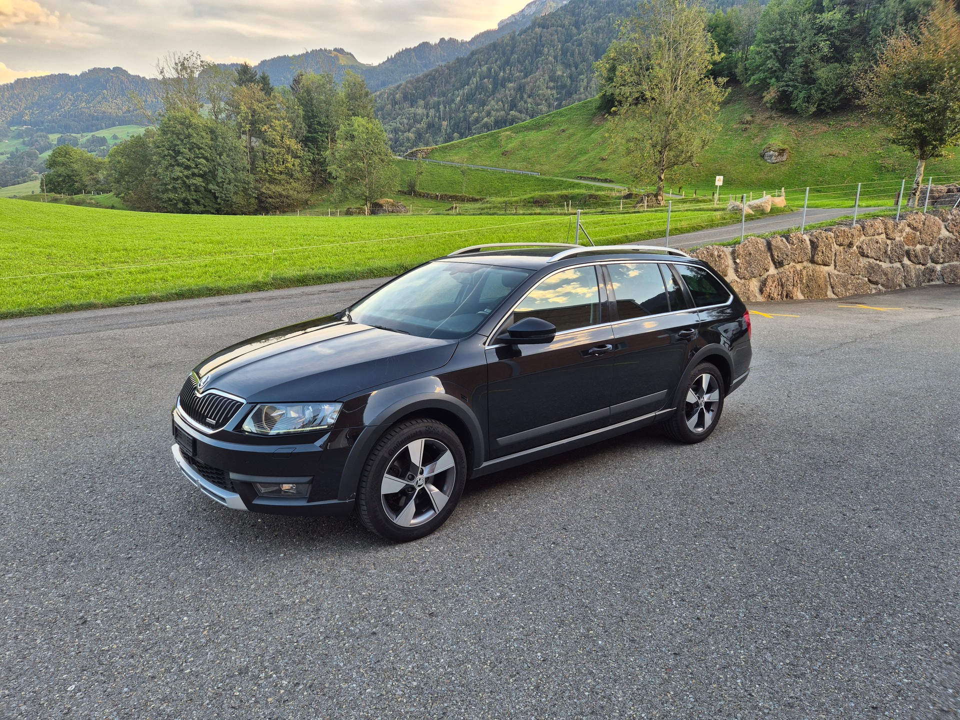 SKODA Octavia Combi 1.8 TSI Scout 4x4 DSG-image-1