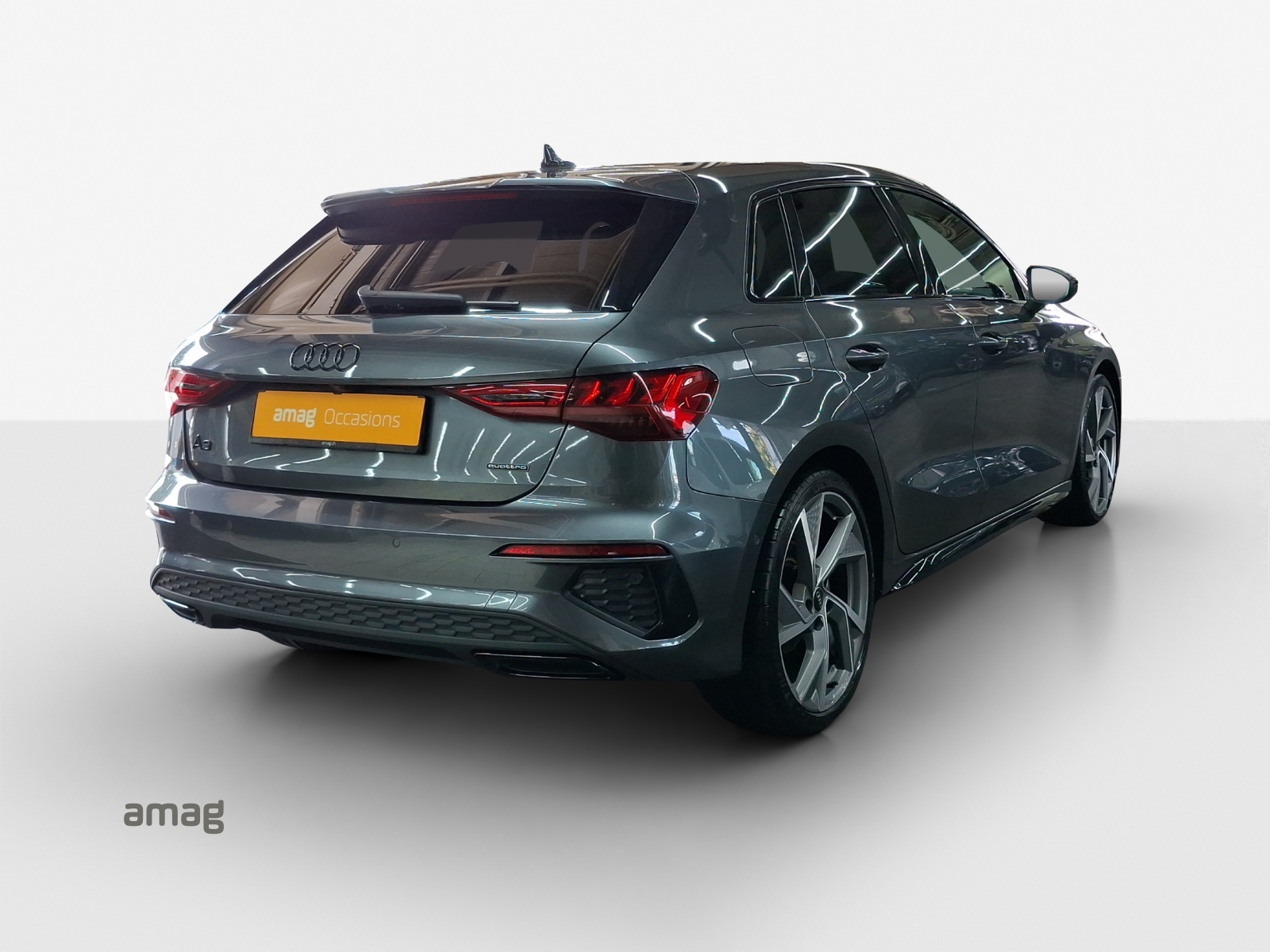 AUDI A3 Sportback 40 TFSI S line quattro S-tronic-image-4