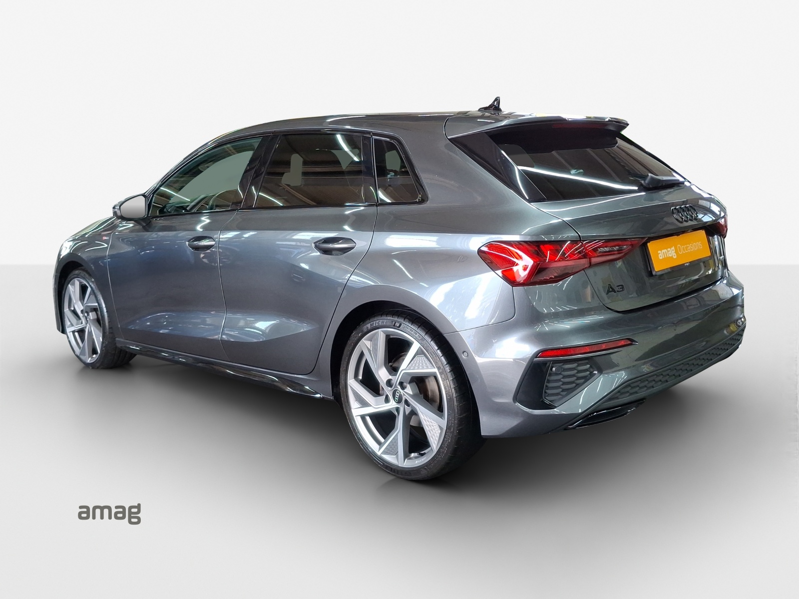 AUDI A3 Sportback 40 TFSI S line quattro S-tronic-image-2