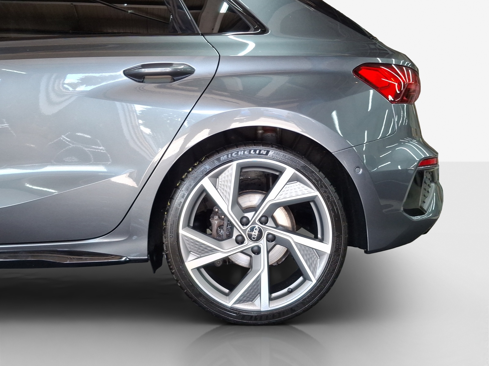 AUDI A3 Sportback 40 TFSI S line quattro S-tronic-image-13