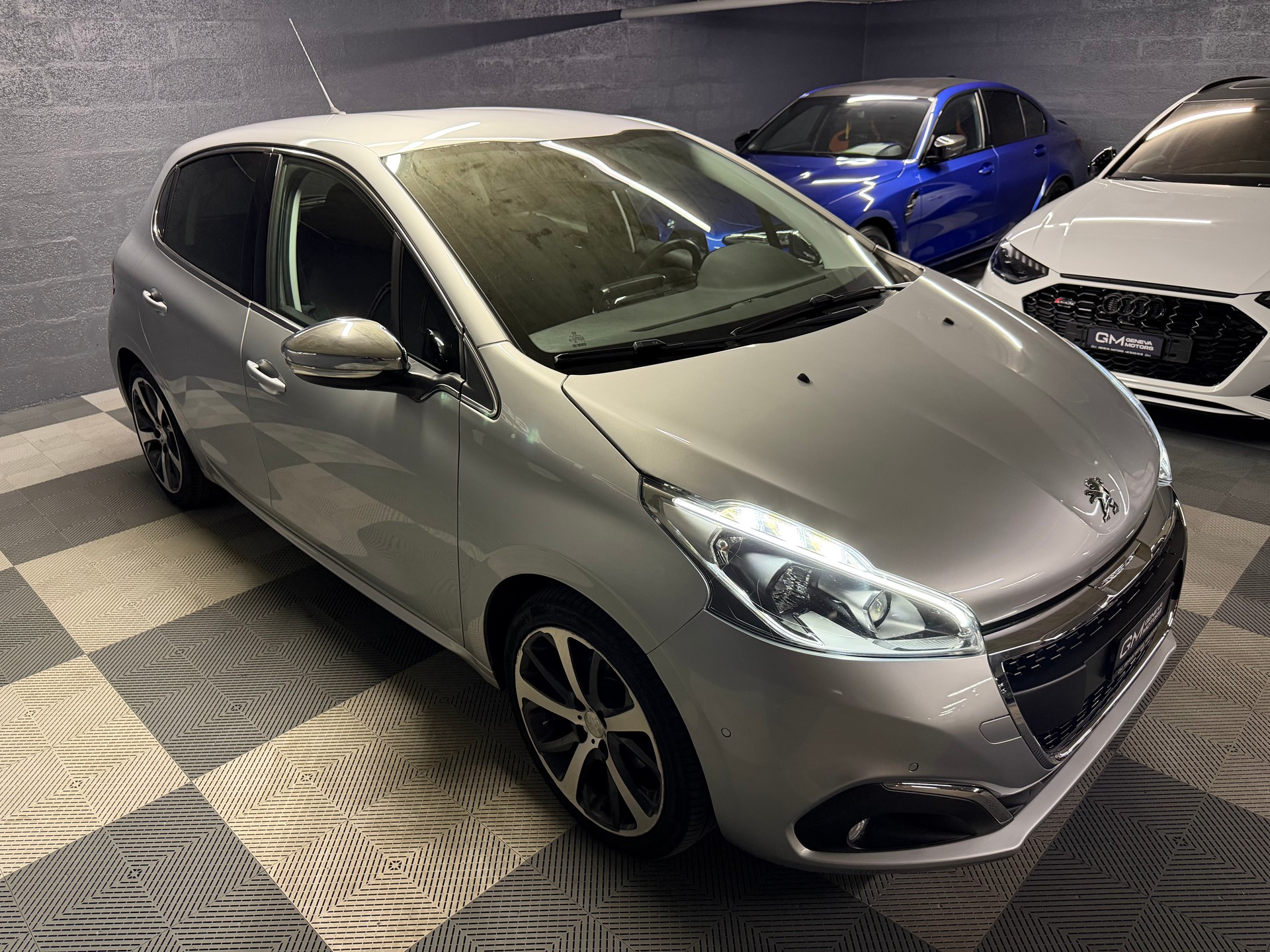 PEUGEOT 208 1.2 Allure EAT6-image-2