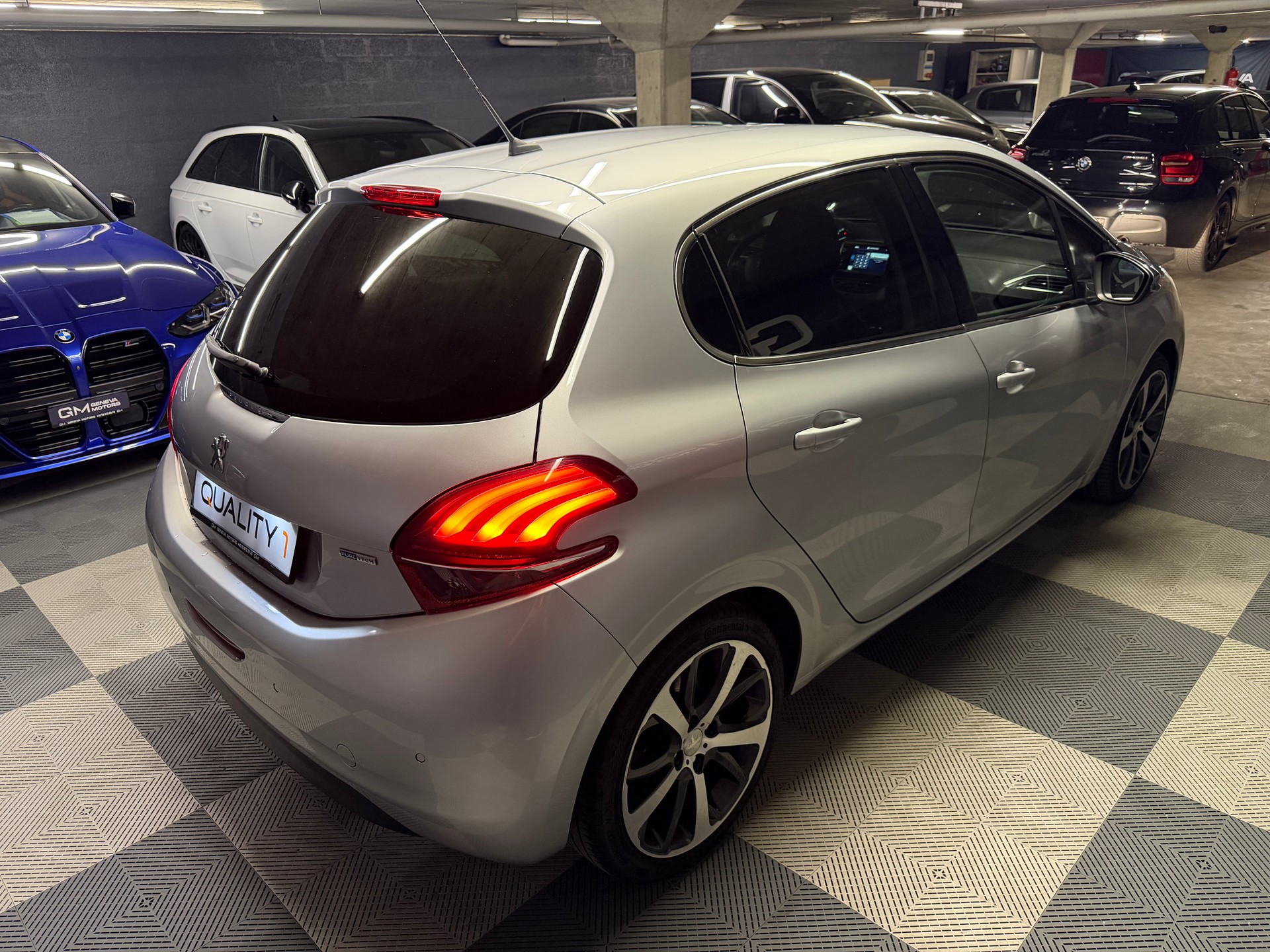 PEUGEOT 208 1.2 Allure EAT6-image-3