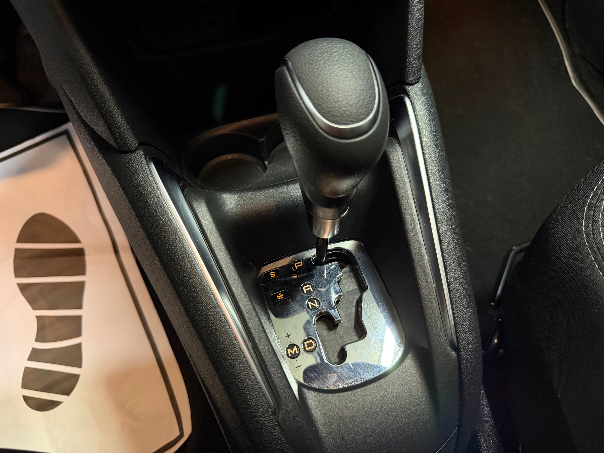 PEUGEOT 208 1.2 Allure EAT6-image-12