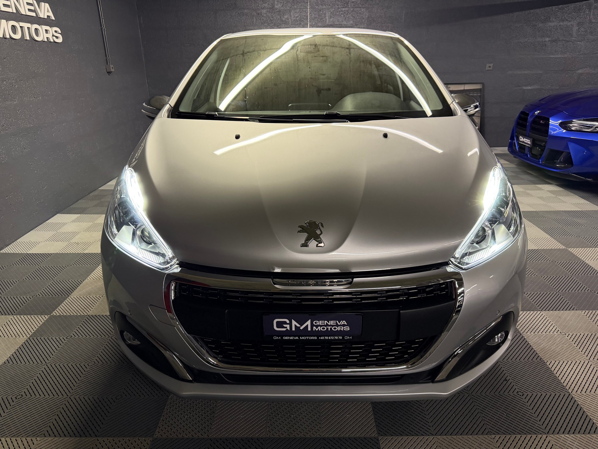 PEUGEOT 208 1.2 Allure EAT6-image-1