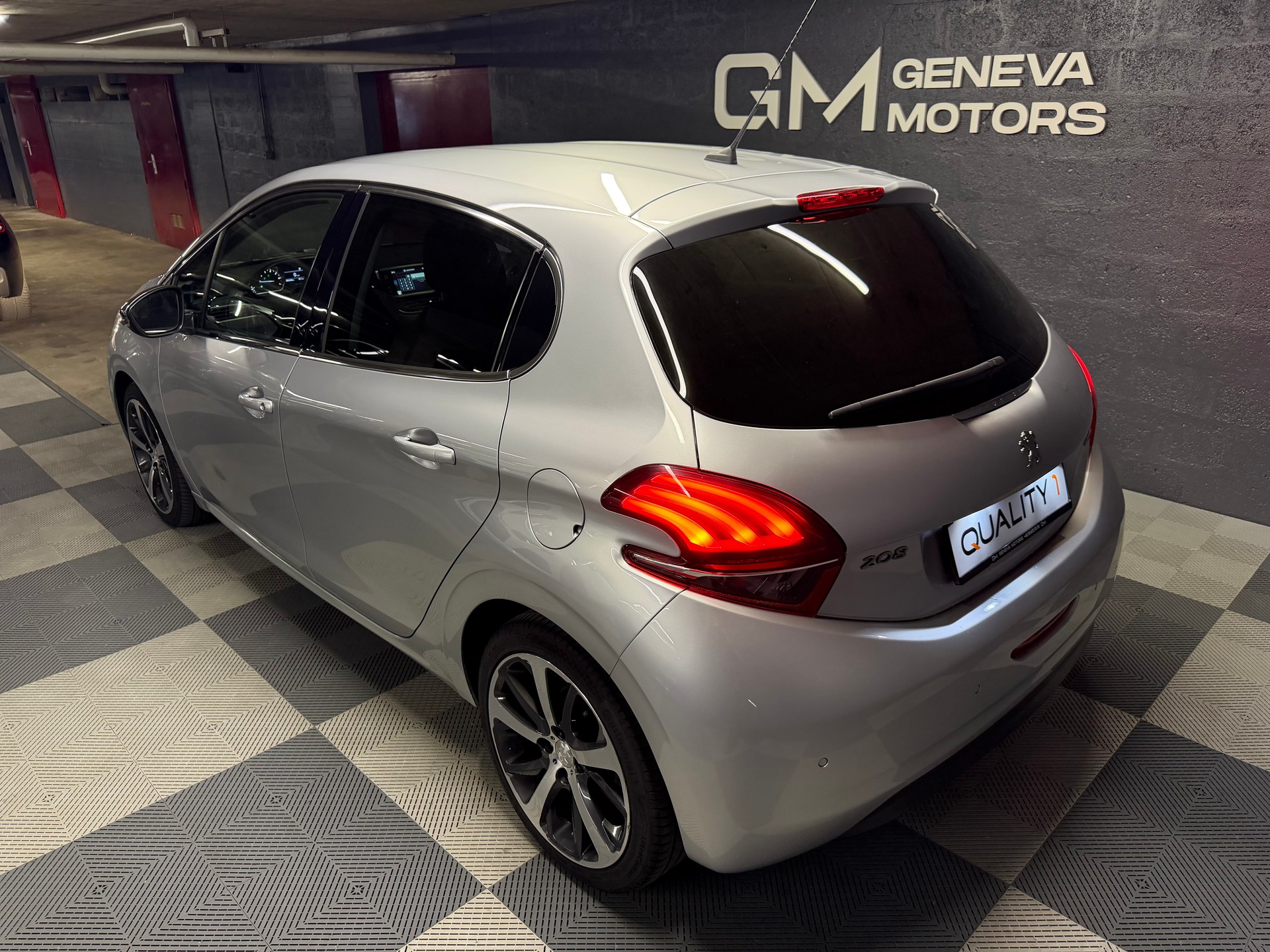 PEUGEOT 208 1.2 Allure EAT6-image-5