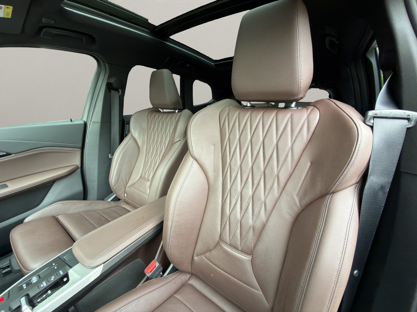 BMW iX1 30 xDrive-image-12