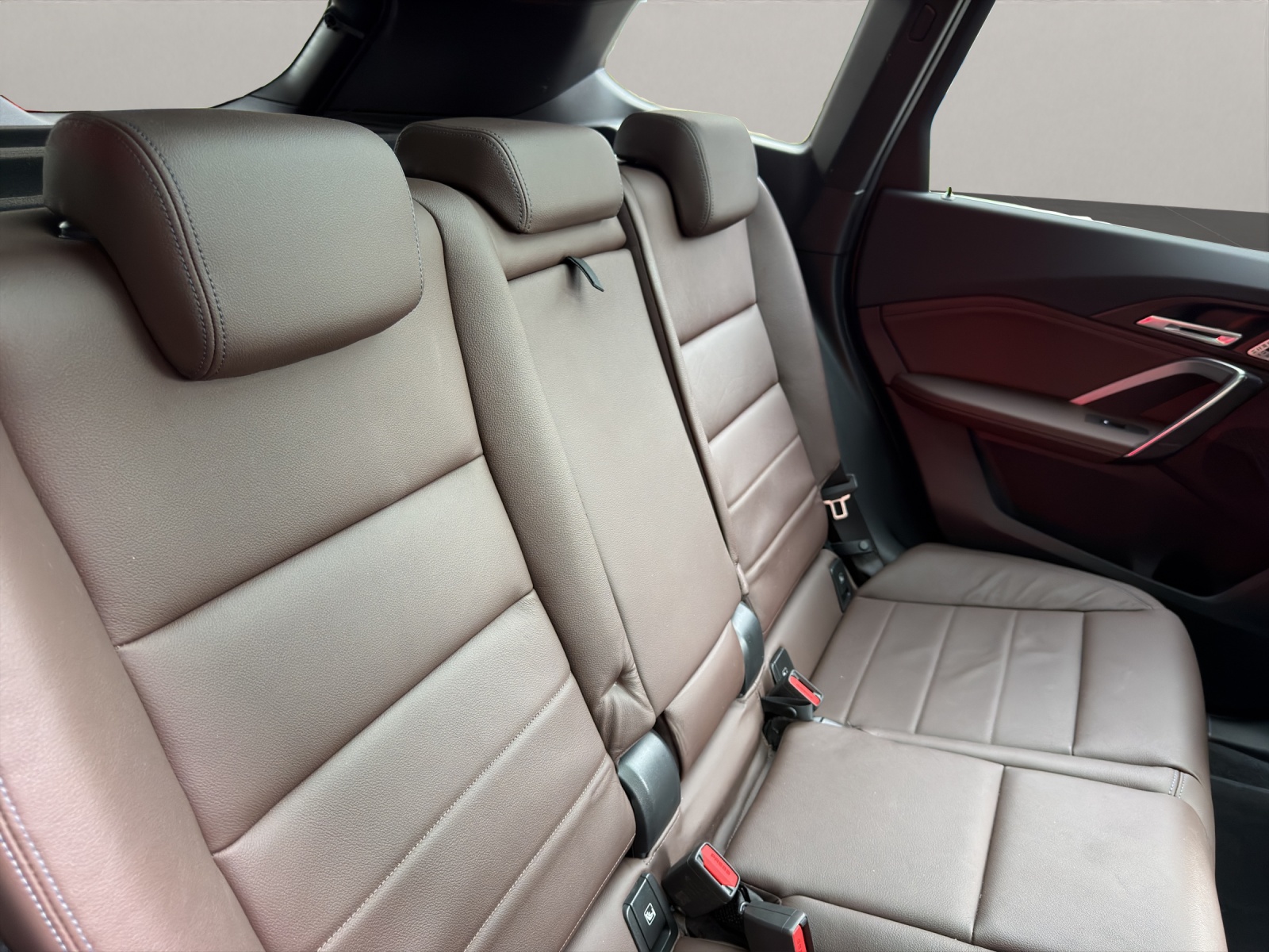 BMW iX1 30 xDrive-image-14