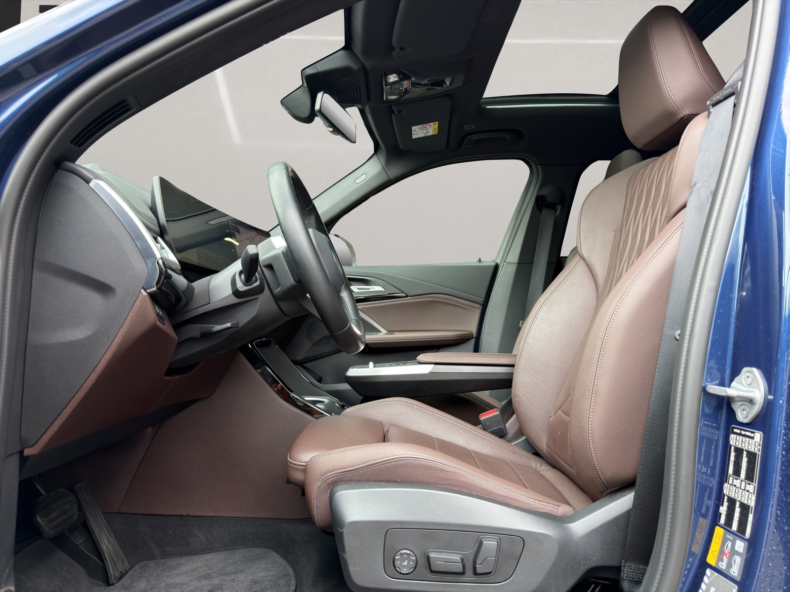 BMW iX1 30 xDrive-image-7