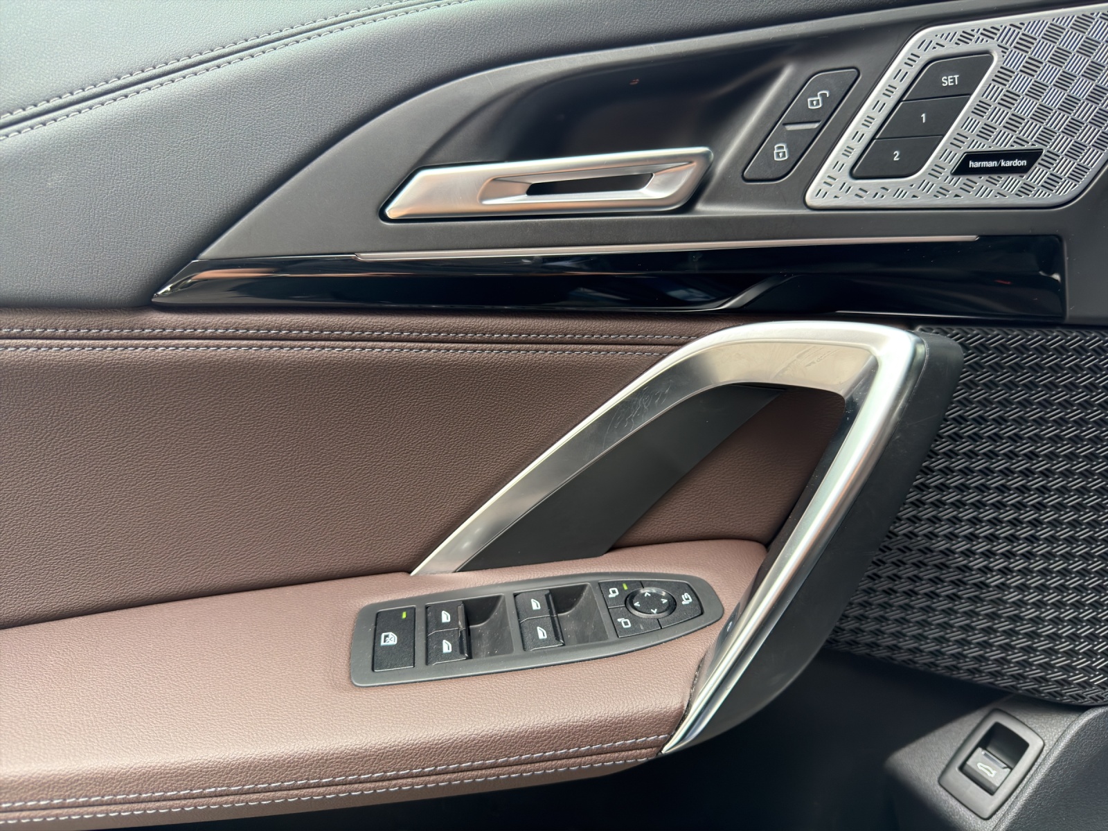 BMW iX1 30 xDrive-image-11