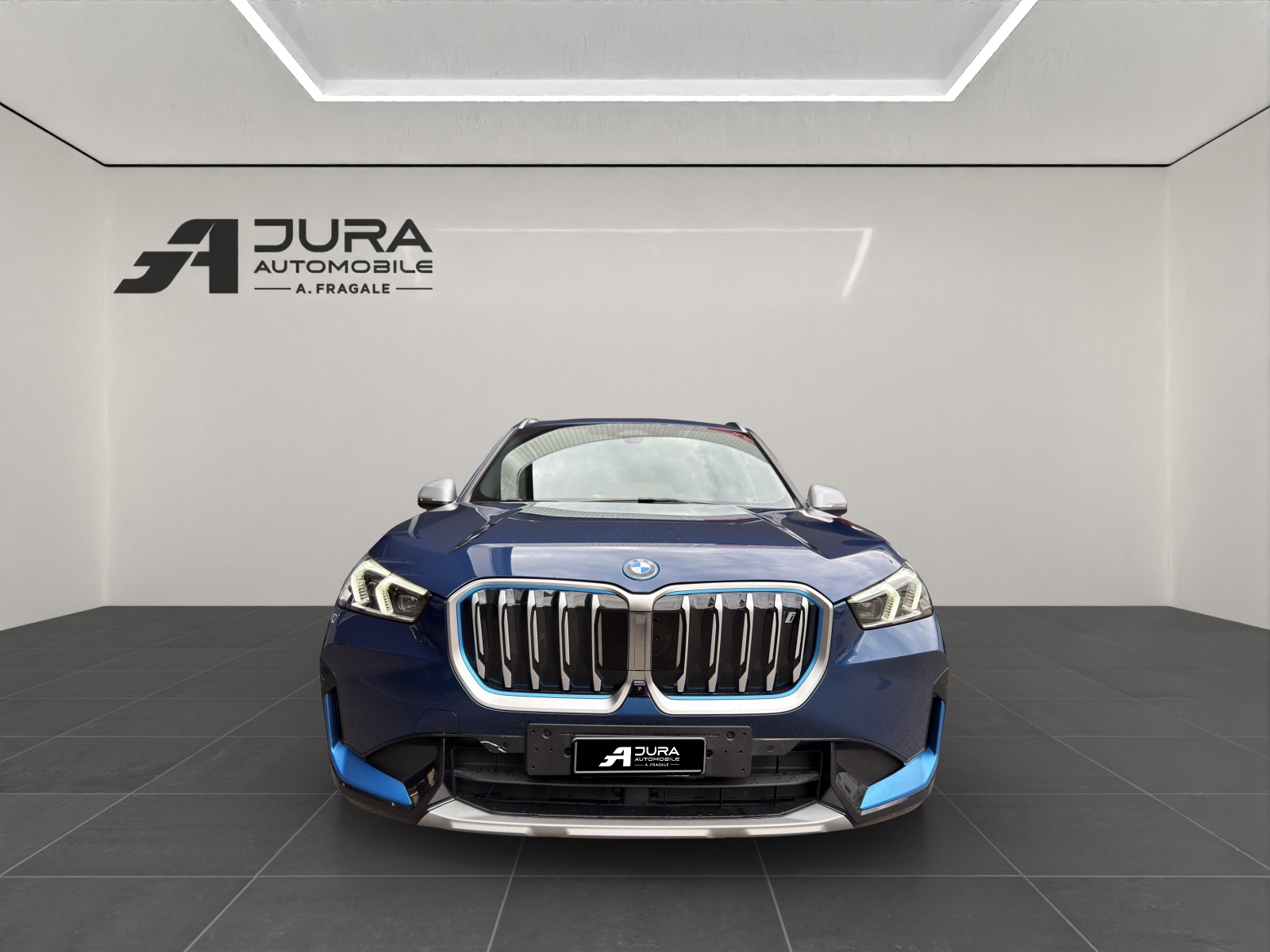 BMW iX1 30 xDrive-image-2