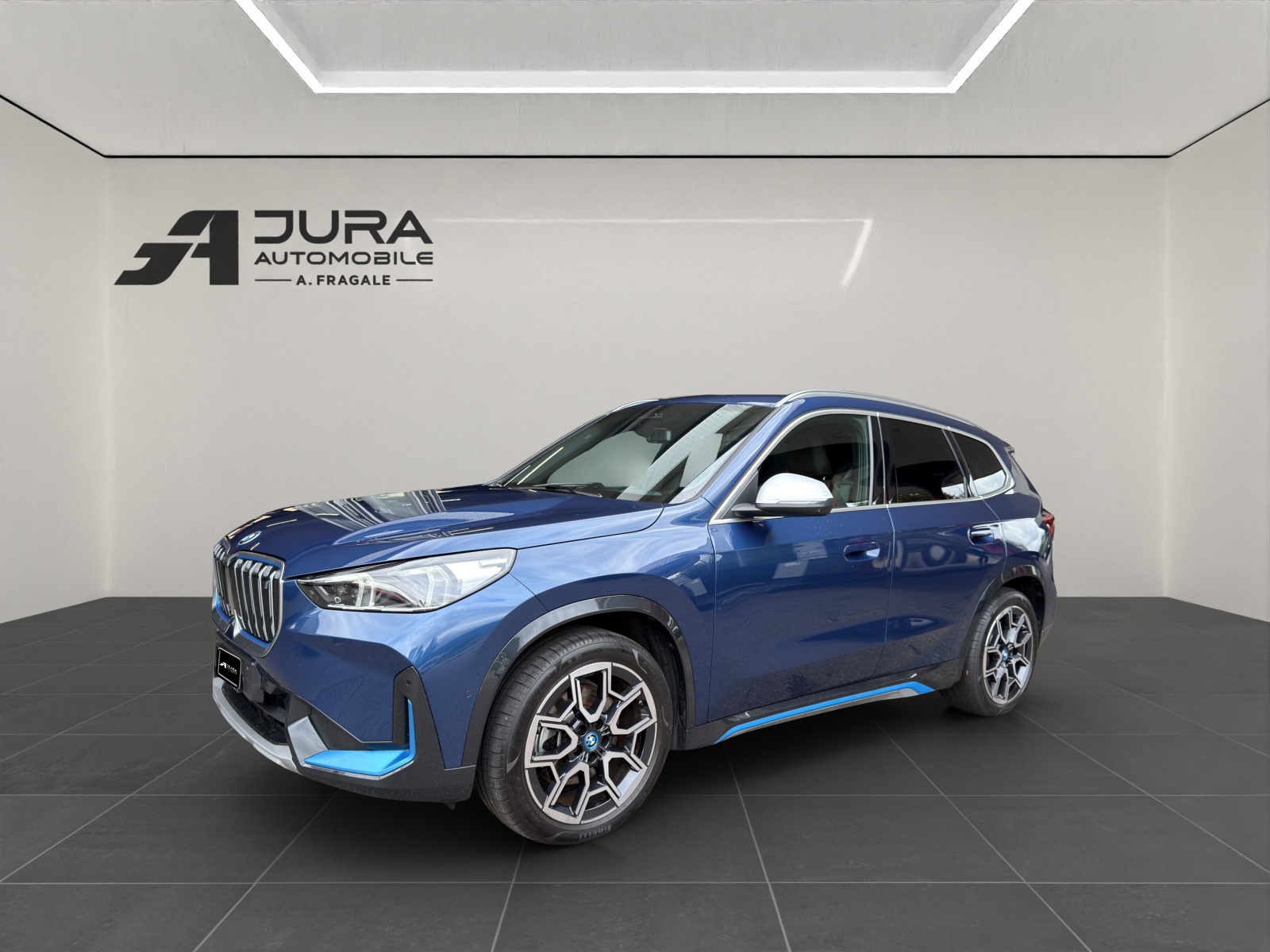 BMW iX1 30 xDrive-image-1