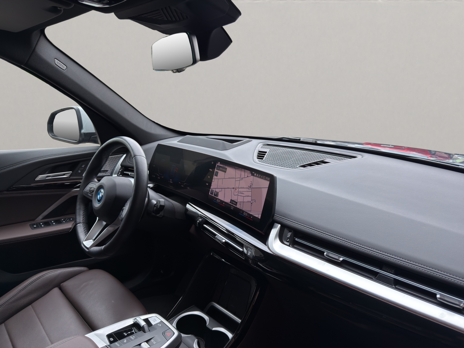 BMW iX1 30 xDrive-image-9