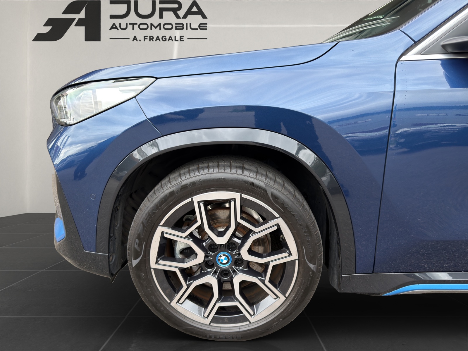 BMW iX1 30 xDrive-image-6