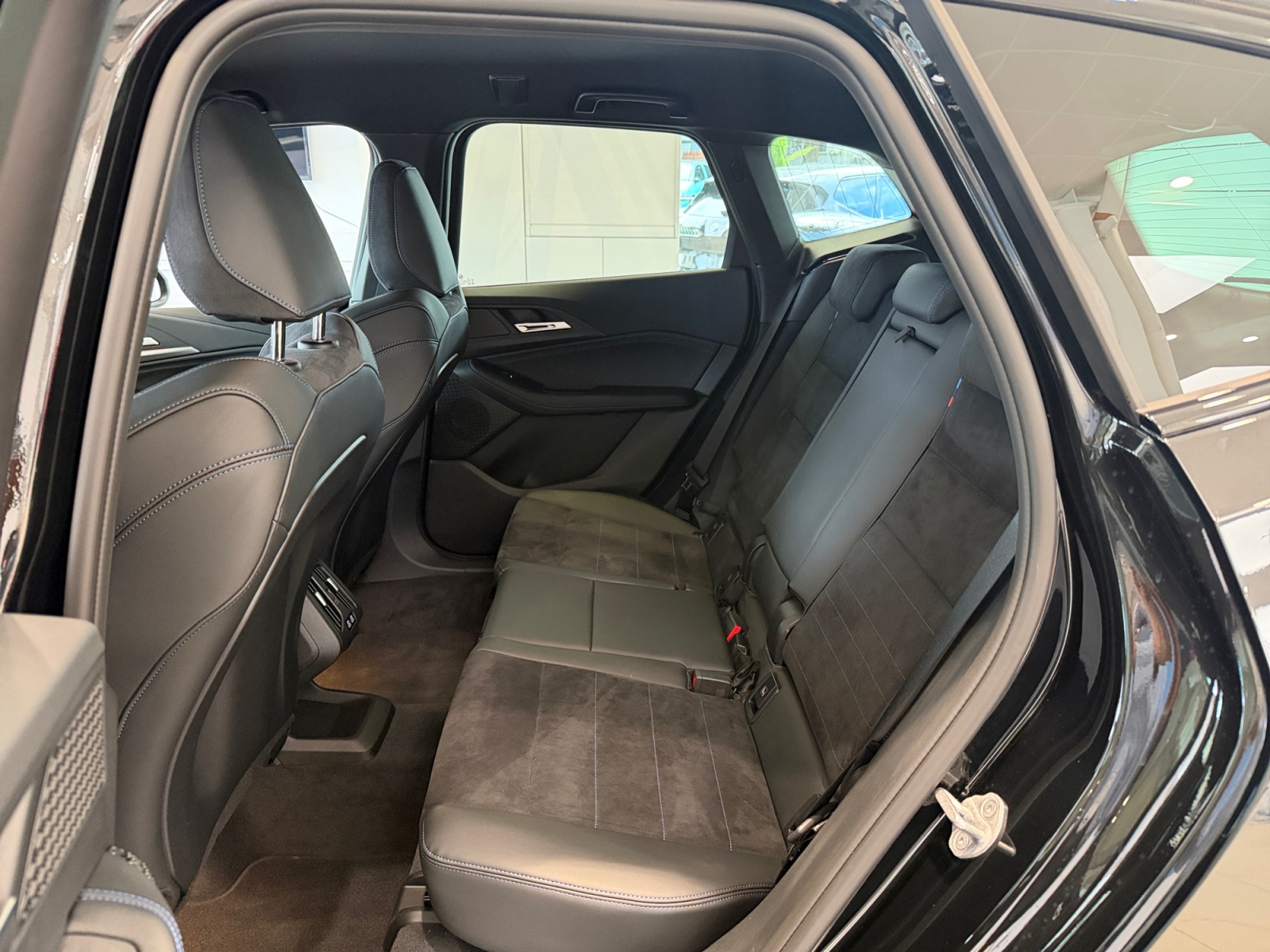 BMW 218d Active Tourer M Sport DKG-image-18