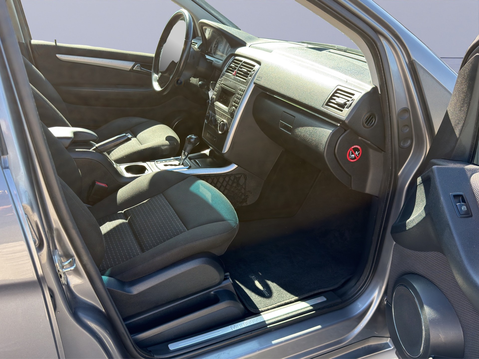MERCEDES-BENZ B 200 7G-DCT-image-9