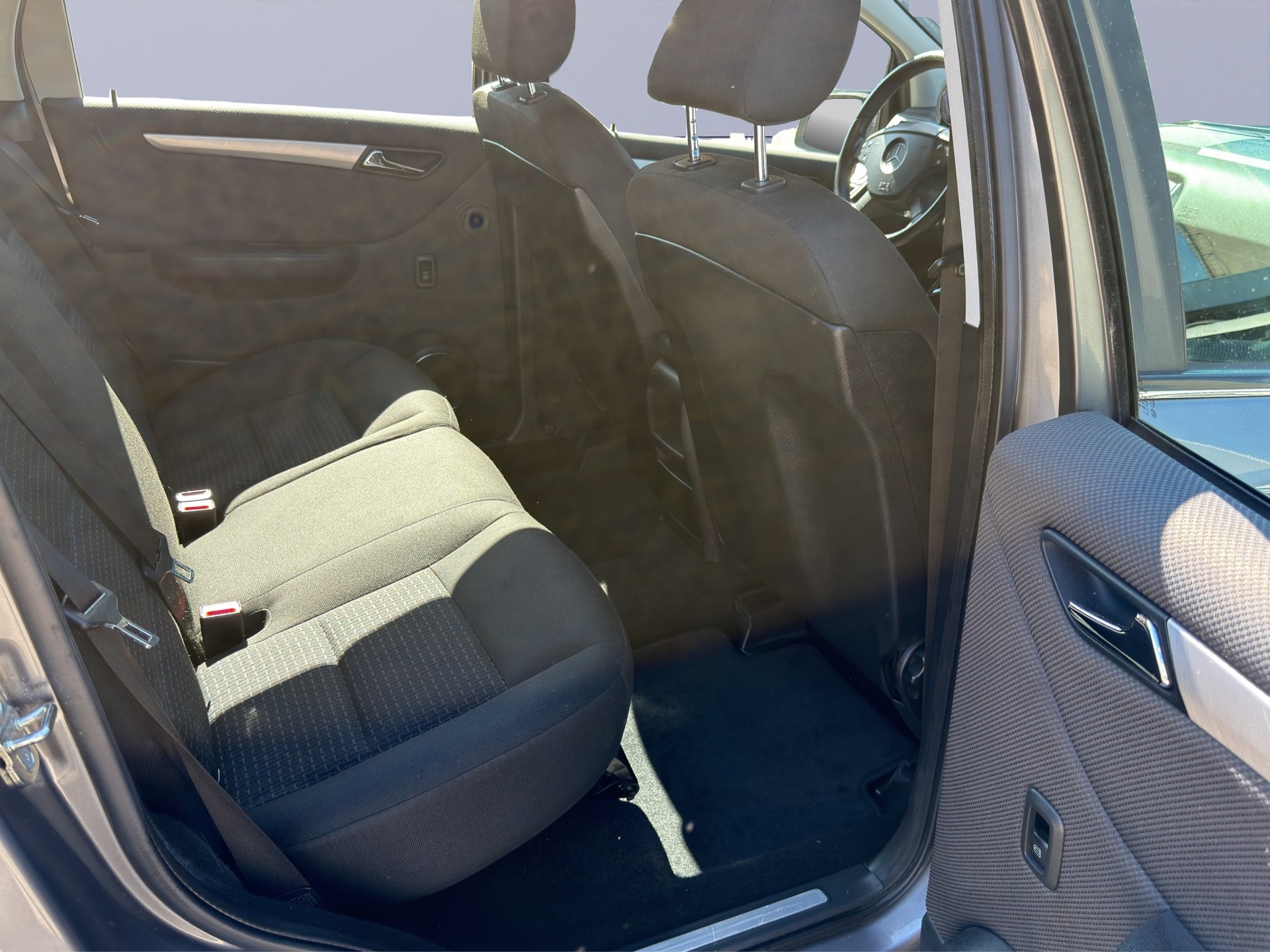 MERCEDES-BENZ B 200 7G-DCT-image-10