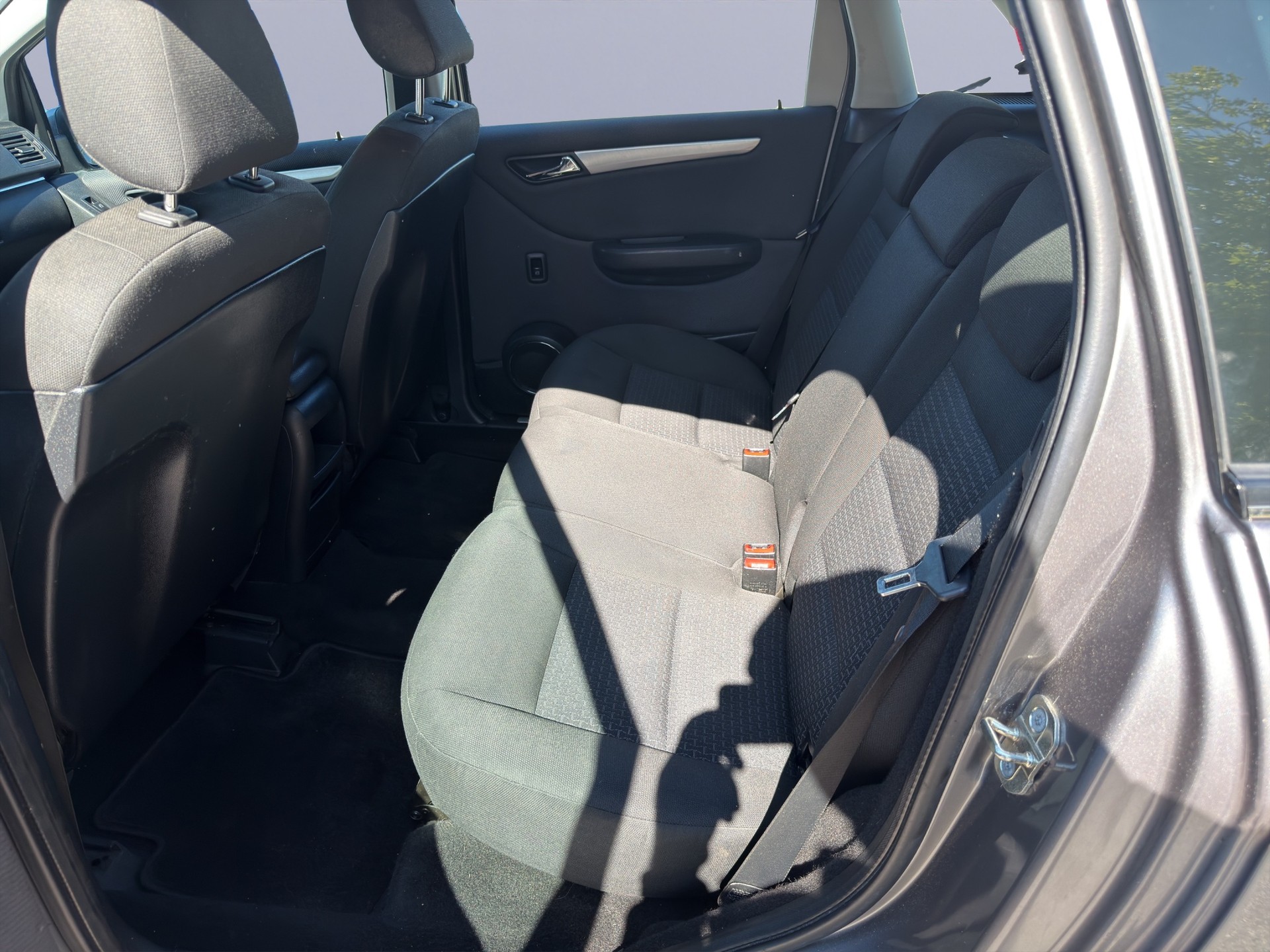MERCEDES-BENZ B 200 7G-DCT-image-11