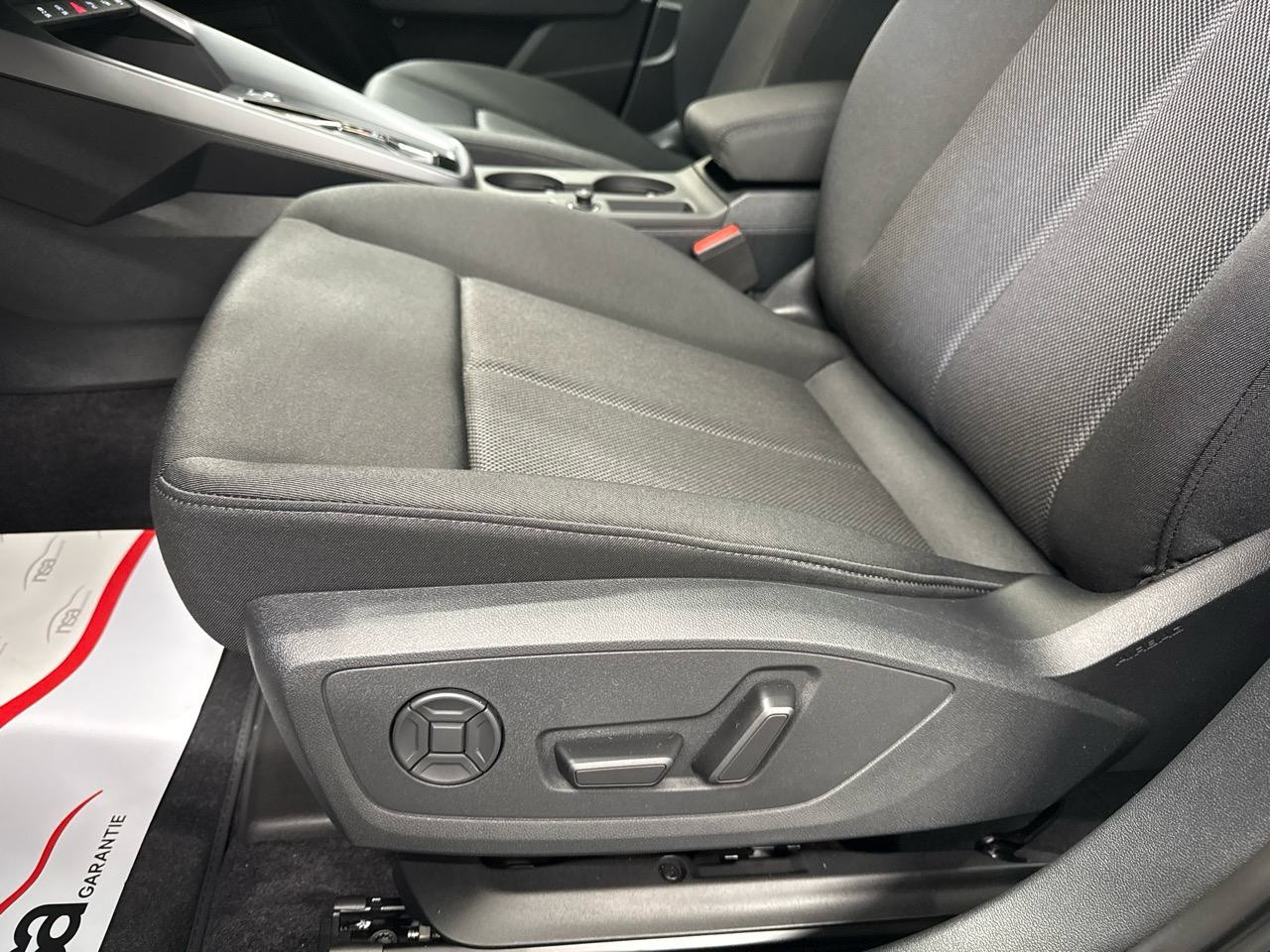 AUDI A3 Sportback 35 TFSI Attraction S-tronic-image-4