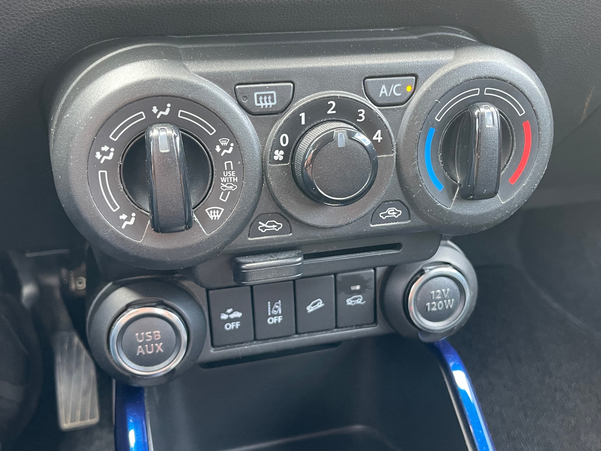 SUZUKI Ignis 1.2i Compact+ Hybrid 4x4-image-13