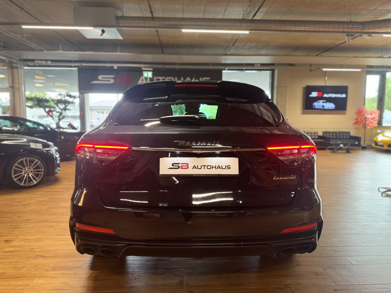 MASERATI Levante 3.8 V8 Trofeo Q4 Automatica (CH) Carbon Exterieur & Interieur-image-6