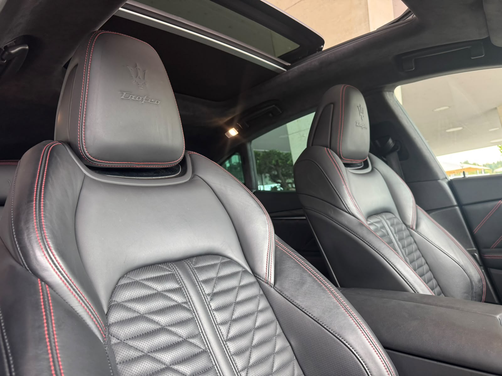 MASERATI Levante 3.8 V8 Trofeo Q4 Automatica (CH) Carbon Exterieur & Interieur-image-20