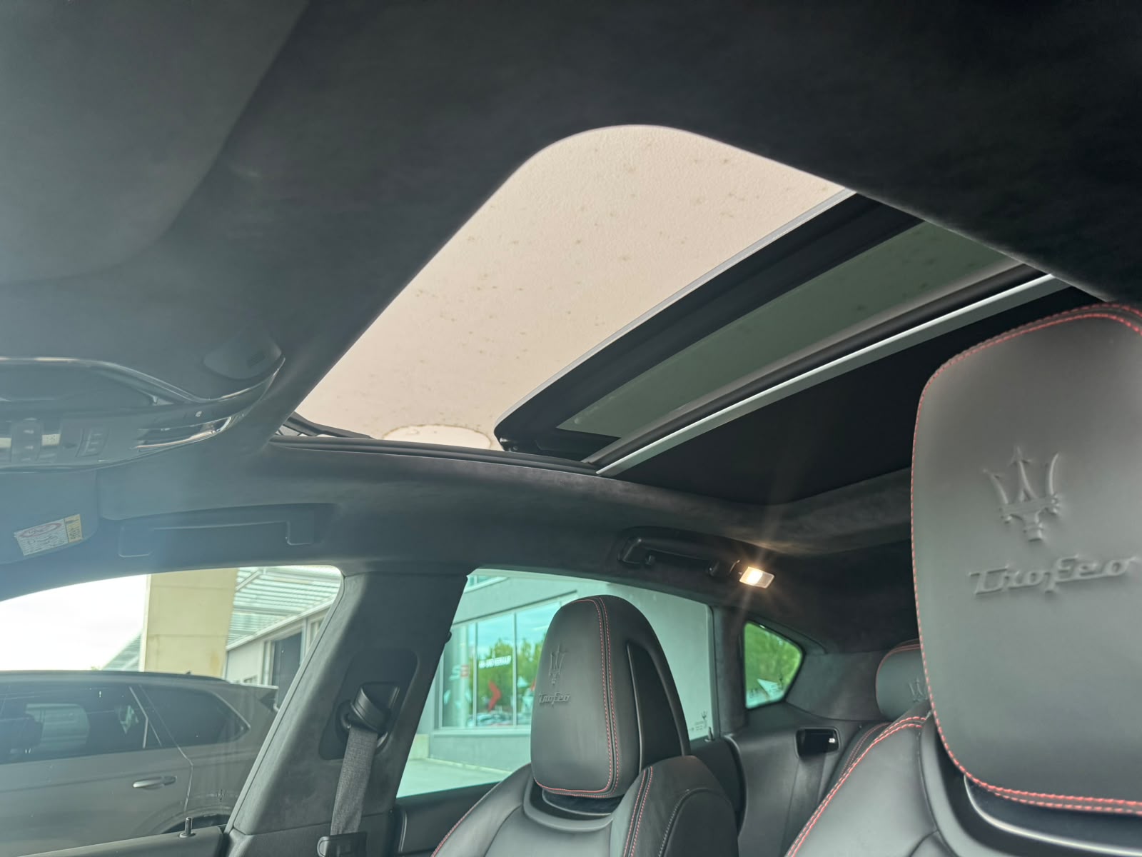 MASERATI Levante 3.8 V8 Trofeo Q4 Automatica (CH) Carbon Exterieur & Interieur-image-15