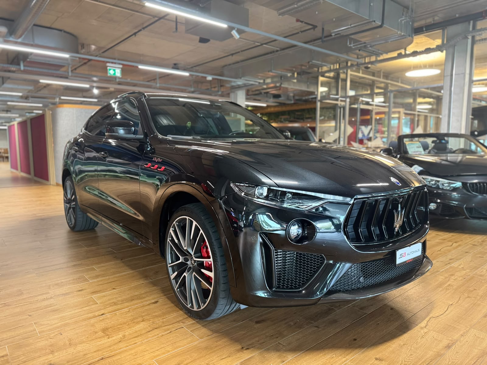 MASERATI Levante 3.8 V8 Trofeo Q4 Automatica (CH) Carbon Exterieur & Interieur-image-4