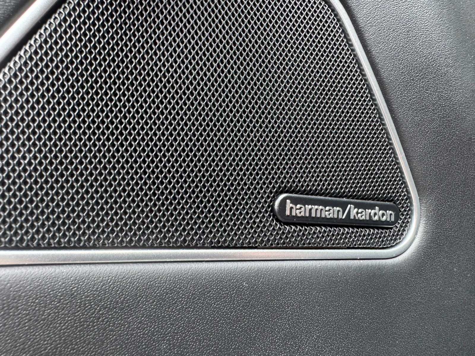 MASERATI Levante 3.8 V8 Trofeo Q4 Automatica (CH) Carbon Exterieur & Interieur-image-24