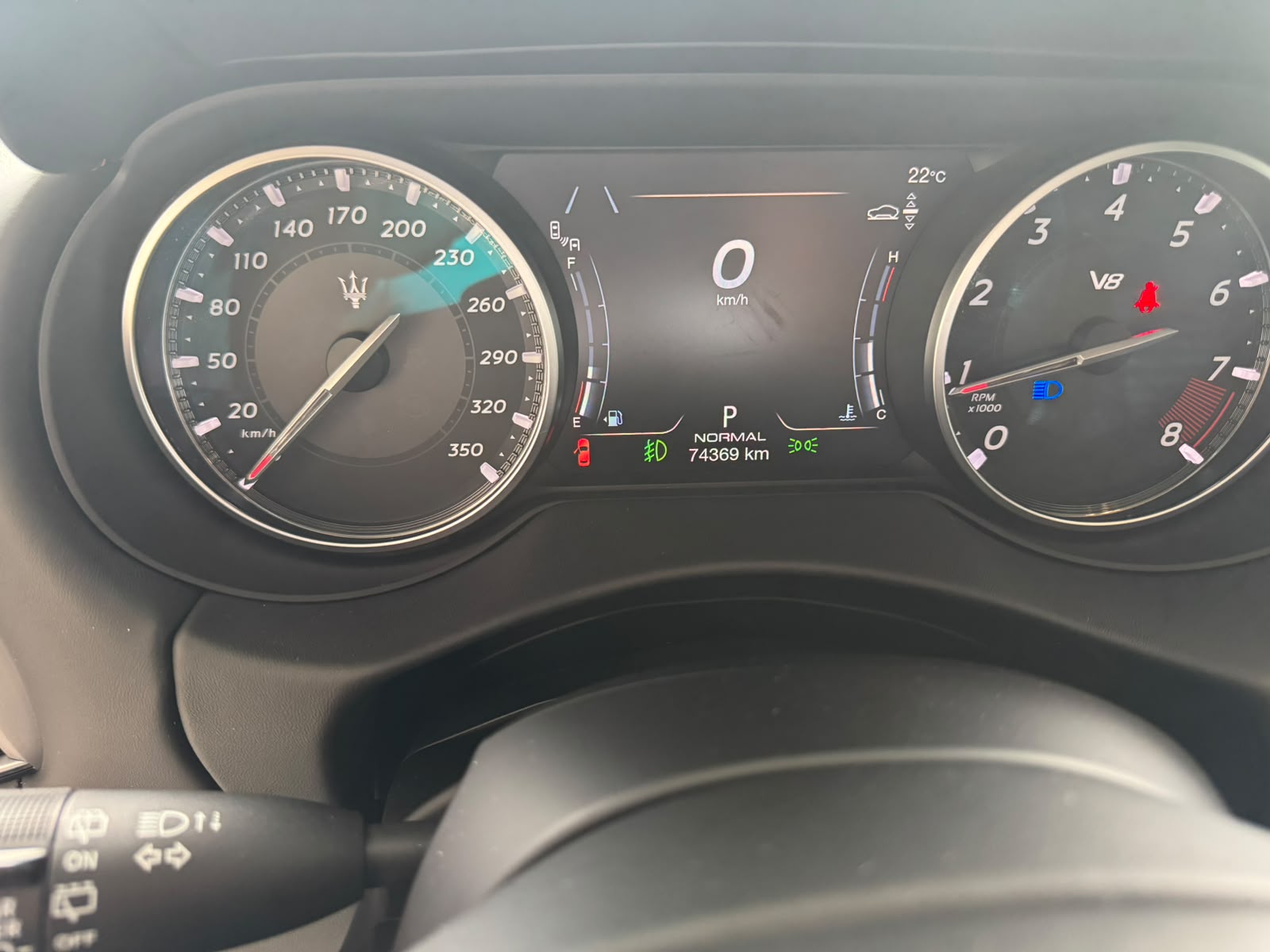 MASERATI Levante 3.8 V8 Trofeo Q4 Automatica (CH) Carbon Exterieur & Interieur-image-13