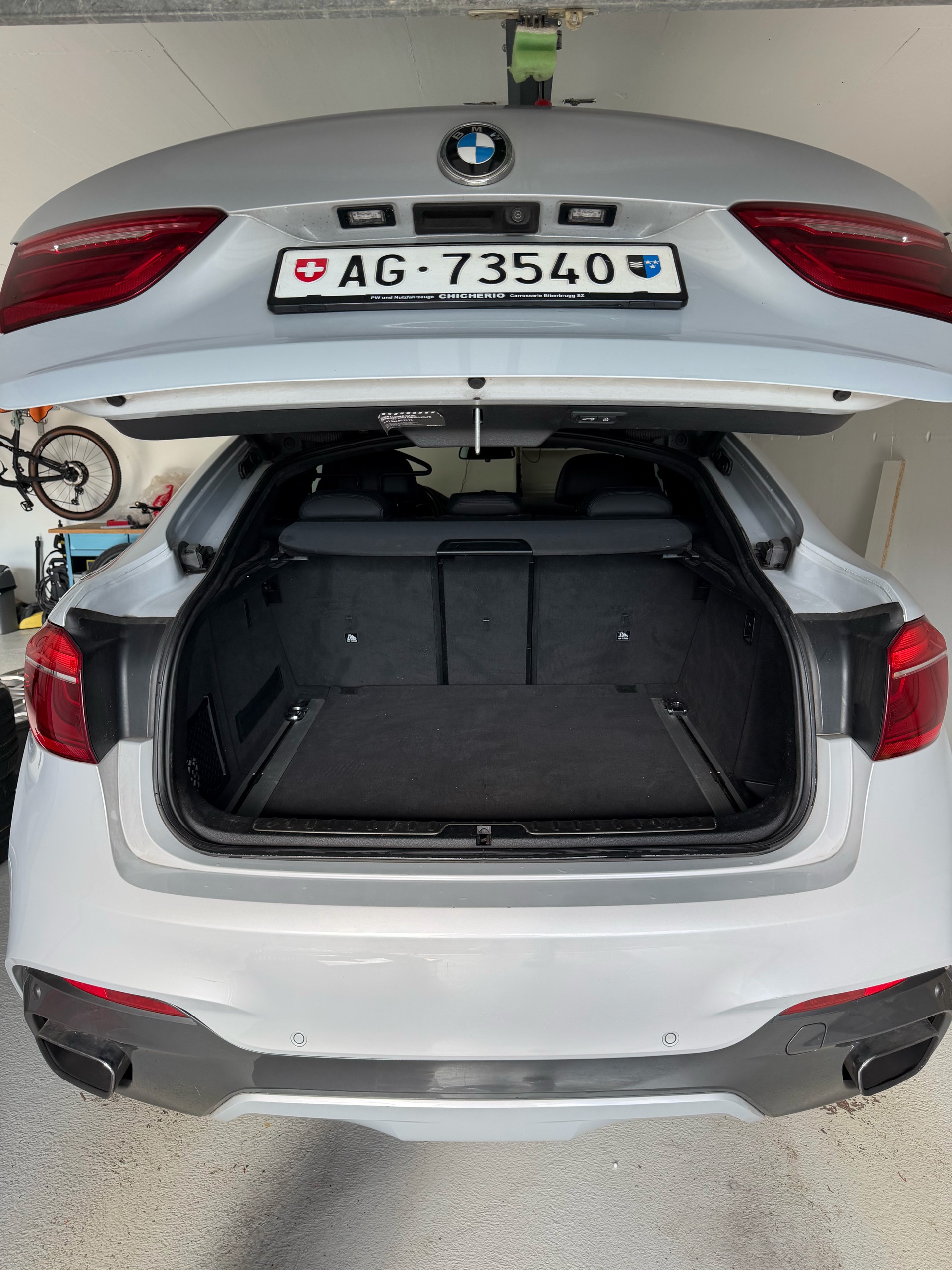 BMW X6 50i-image-8
