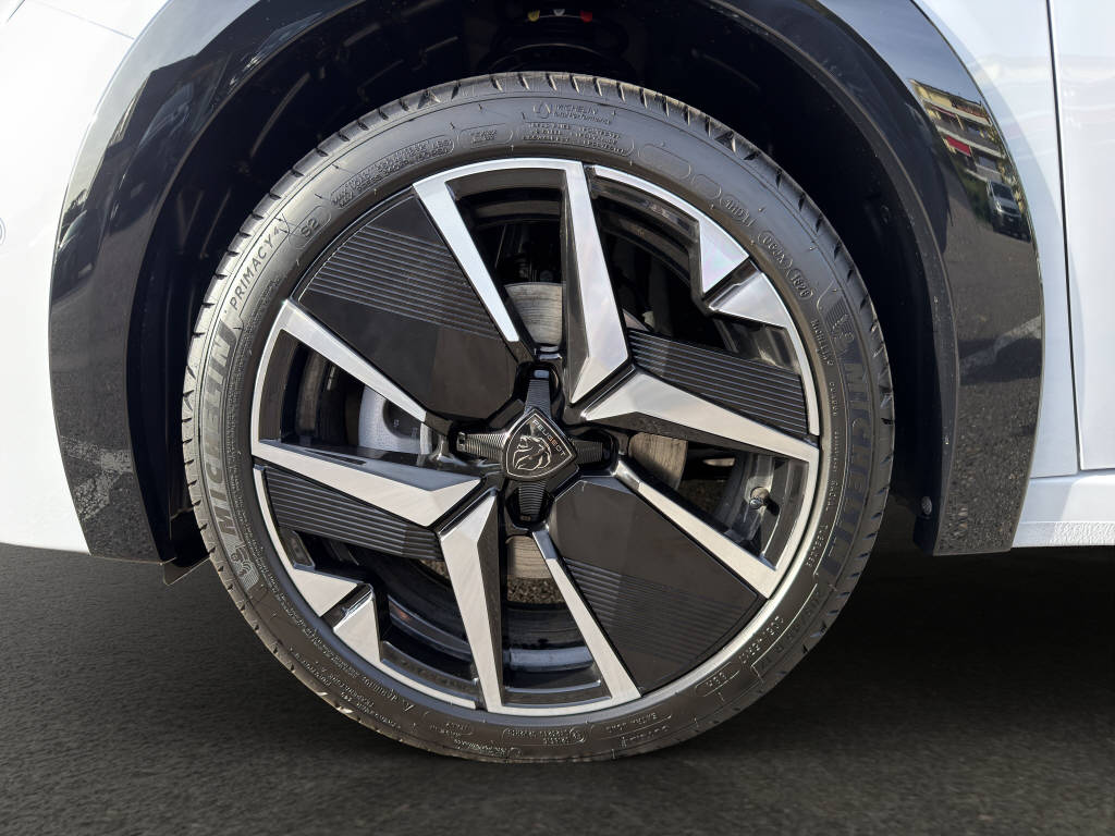 PEUGEOT 208 1.2 Hybrid 145 GT Exclusive-image-4