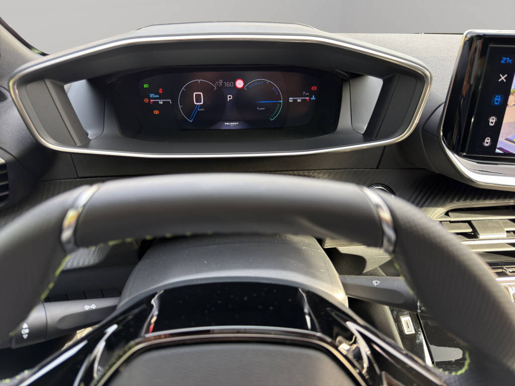 PEUGEOT 208 1.2 Hybrid 145 GT Exclusive-image-11