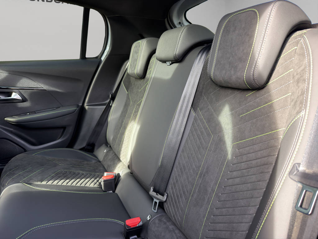 PEUGEOT 208 1.2 Hybrid 145 GT Exclusive-image-6