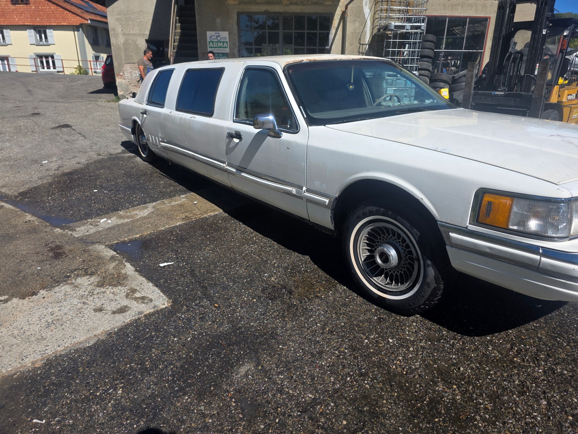 LINCOLN Town Car-image-10