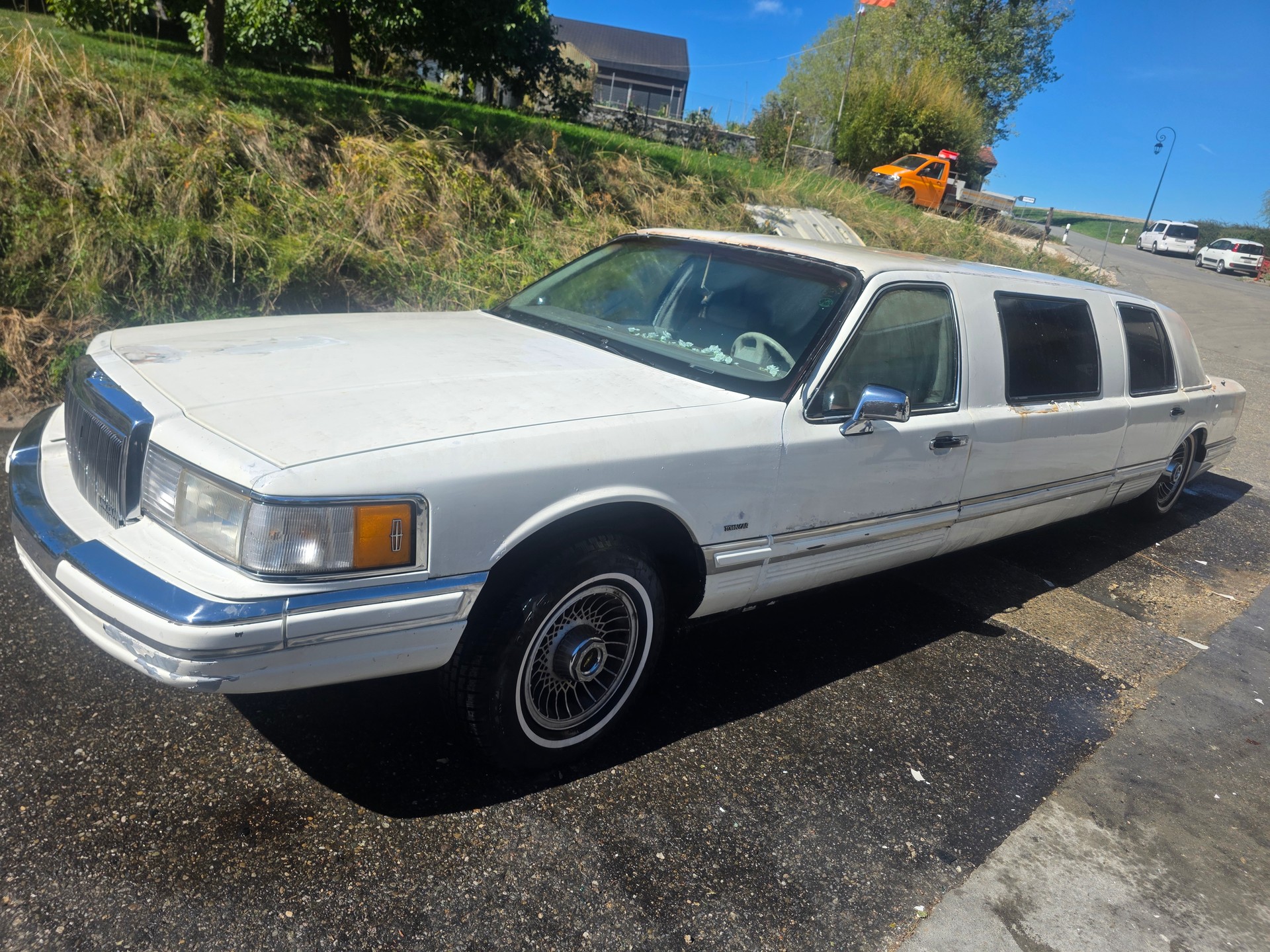 LINCOLN Town Car-image-2