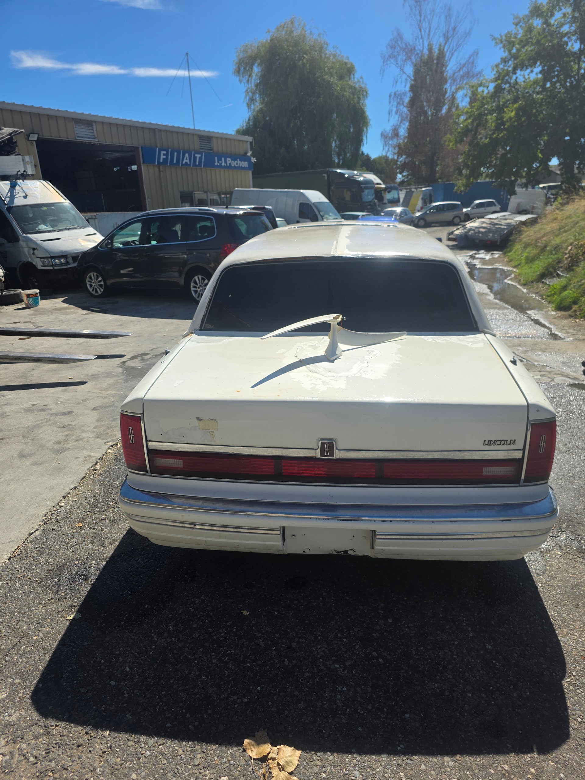 LINCOLN Town Car-image-1