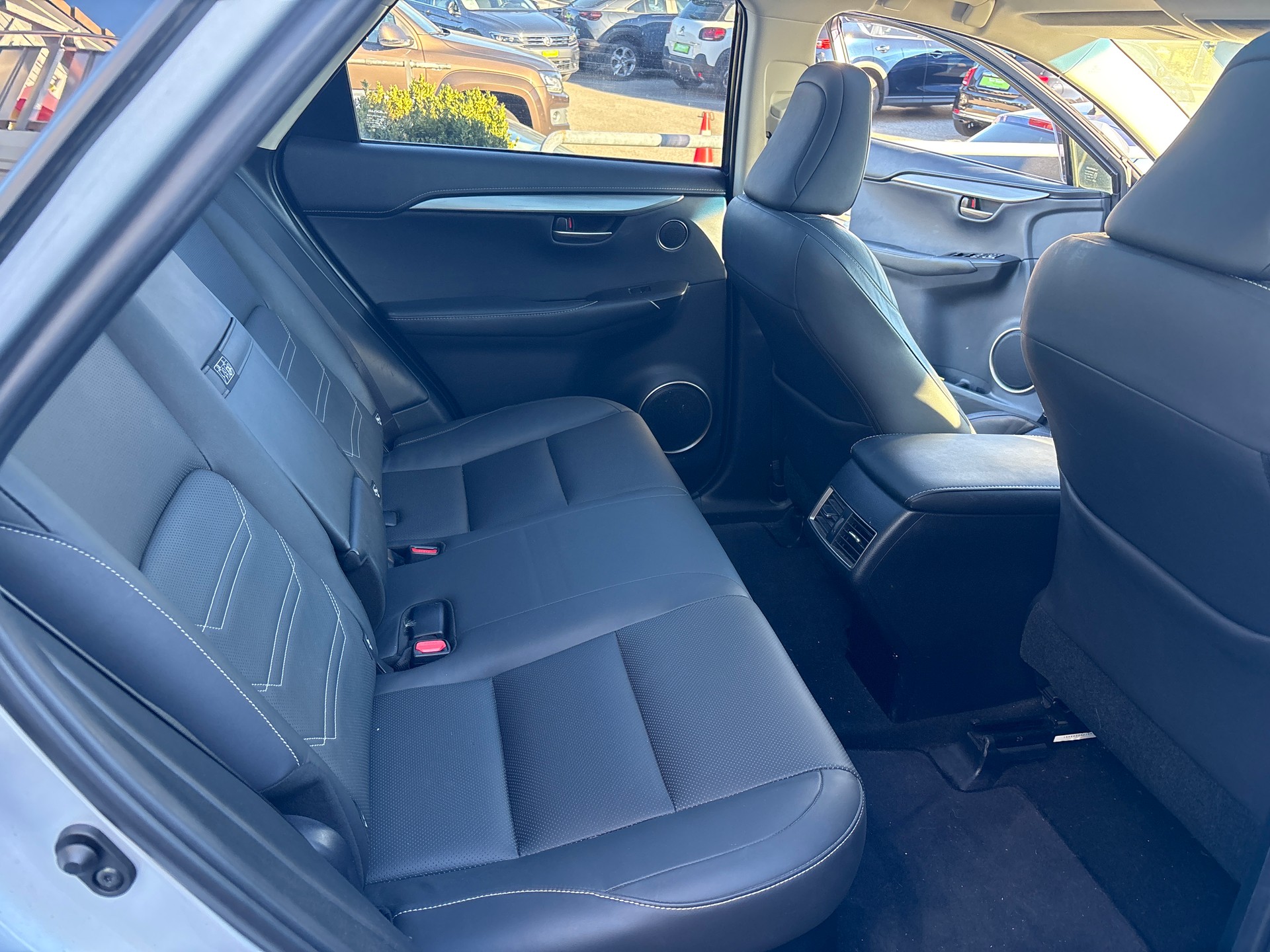 LEXUS NX 200t comfort AWD Automatic-image-9