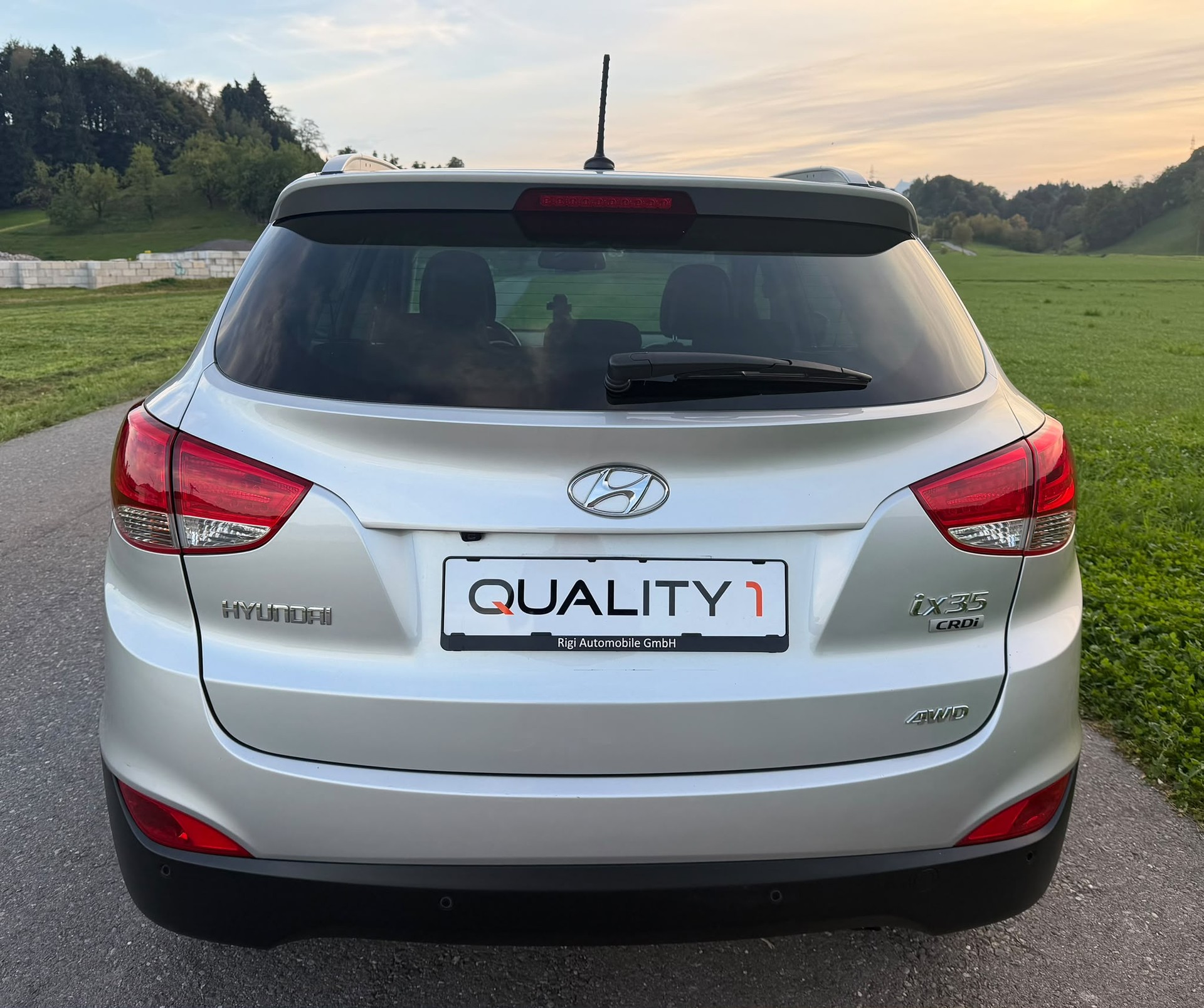 HYUNDAI iX 35 2.0 CRDi Premium 4WD Automatic-image-4