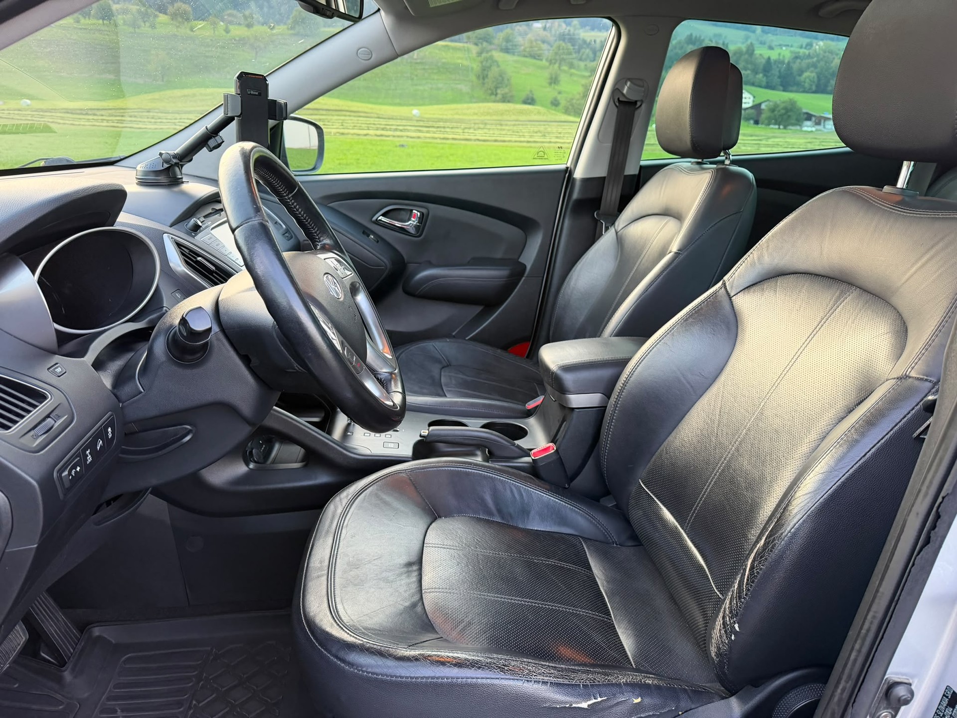 HYUNDAI iX 35 2.0 CRDi Premium 4WD Automatic-image-7