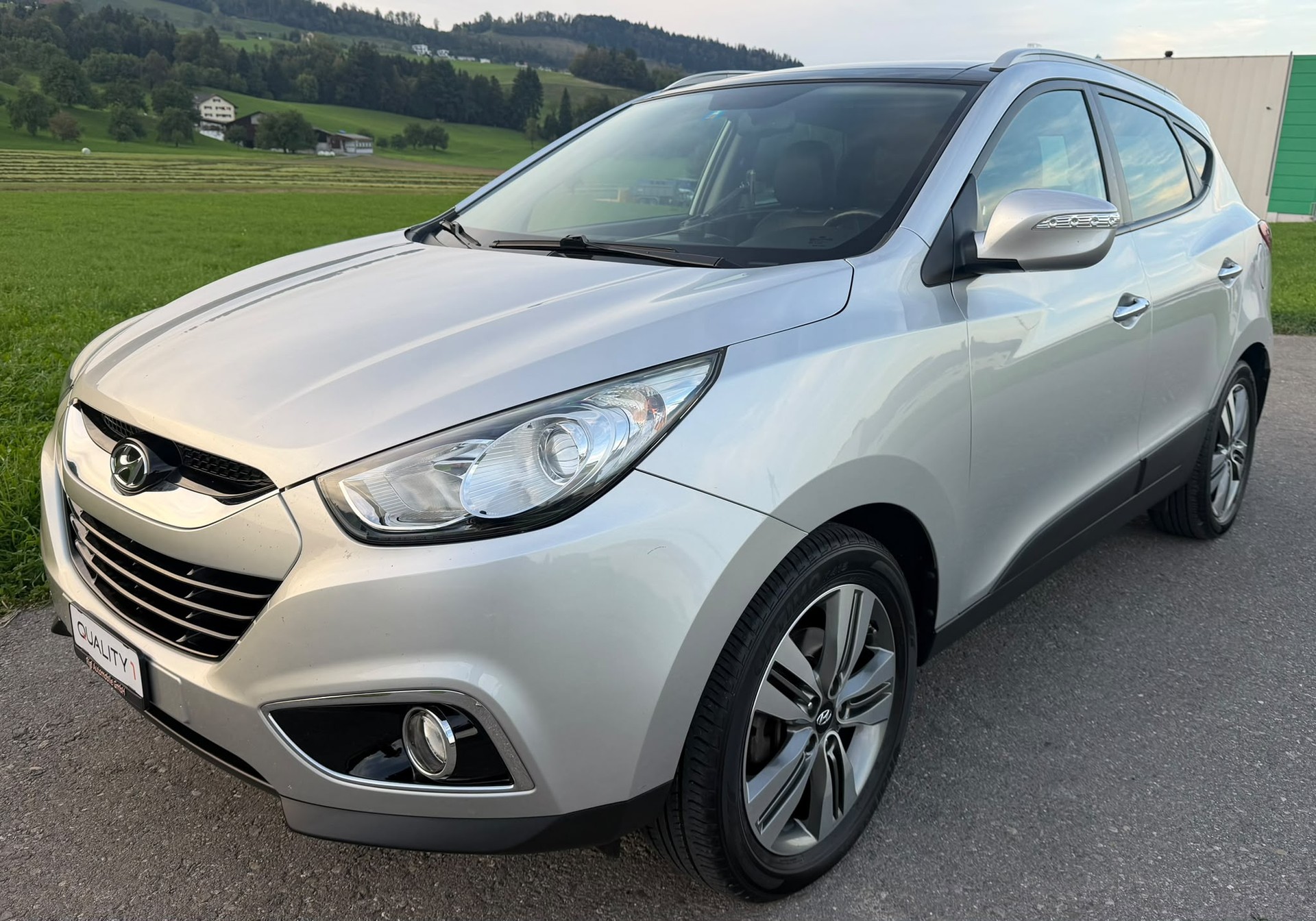 HYUNDAI iX 35 2.0 CRDi Premium 4WD Automatic-image-1