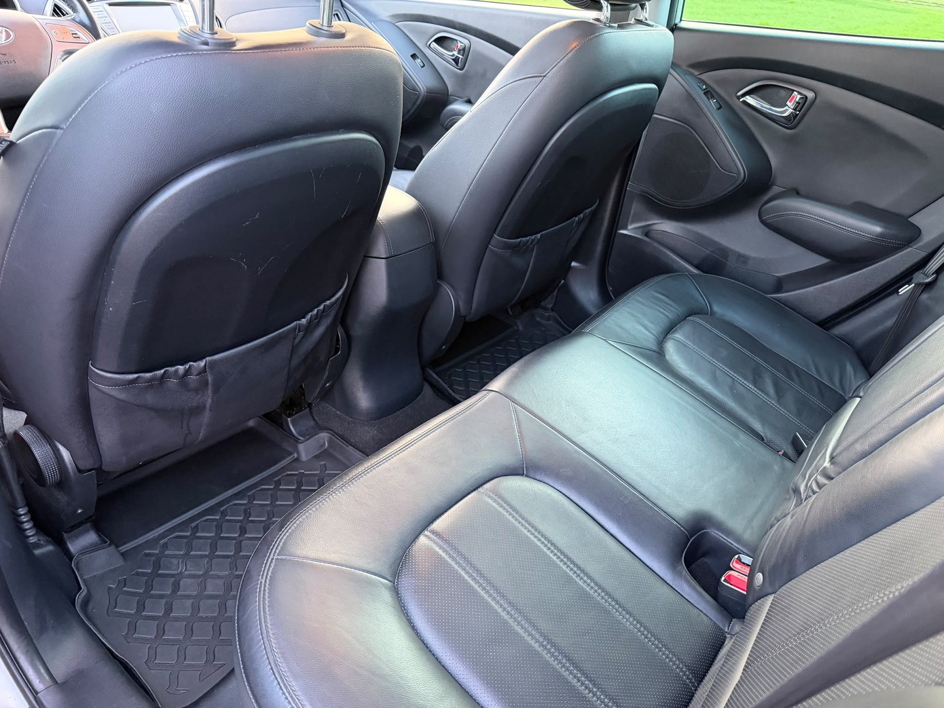 HYUNDAI iX 35 2.0 CRDi Premium 4WD Automatic-image-10