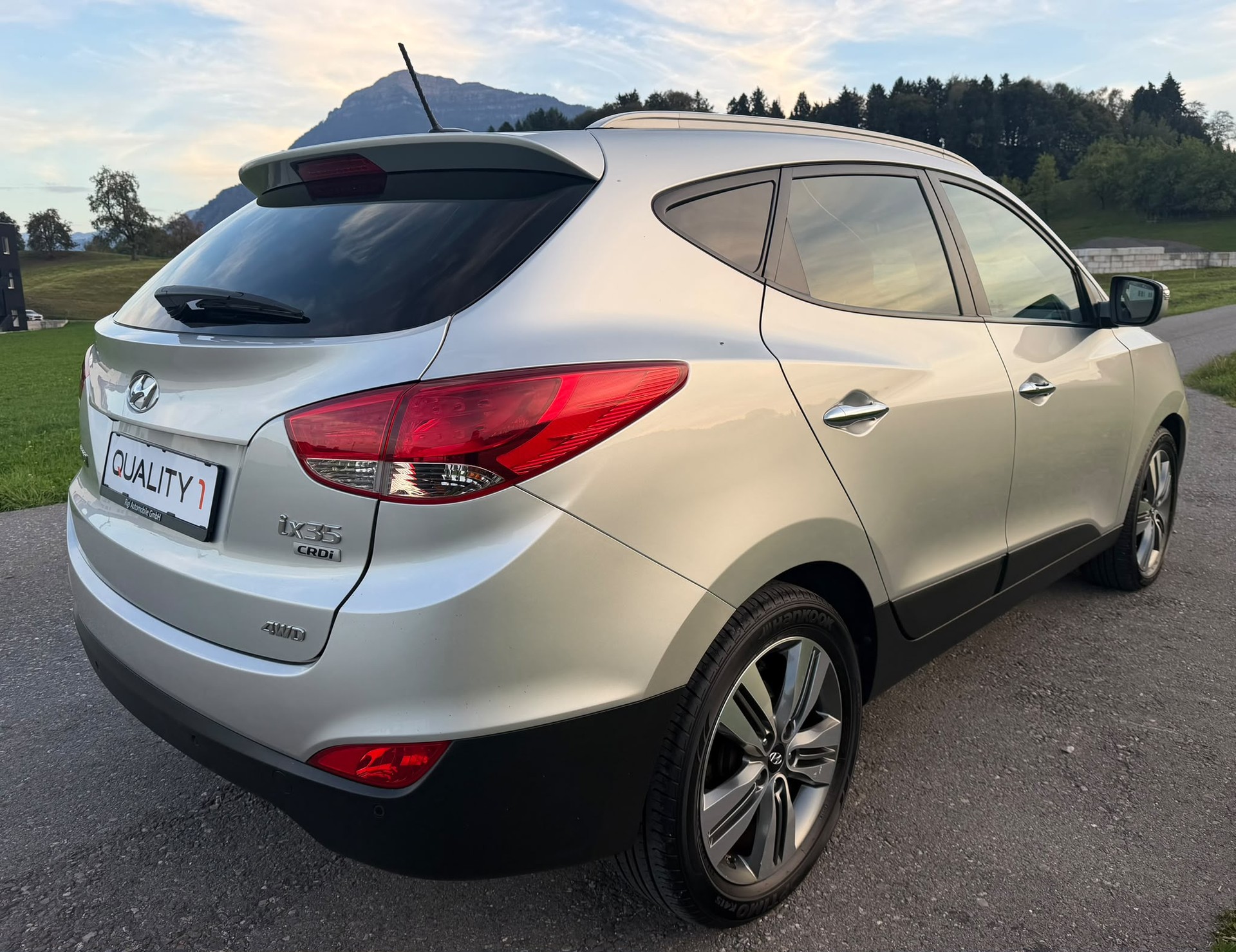 HYUNDAI iX 35 2.0 CRDi Premium 4WD Automatic-image-5