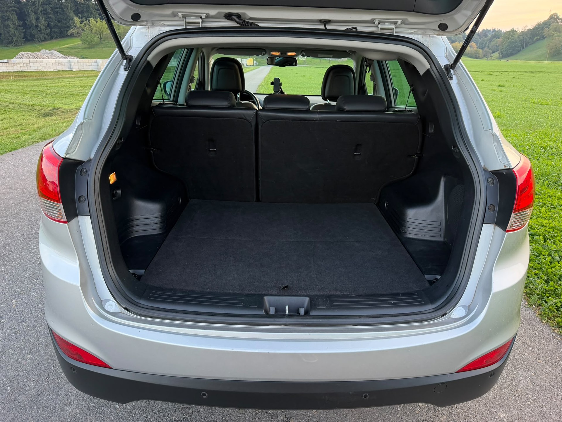 HYUNDAI iX 35 2.0 CRDi Premium 4WD Automatic-image-11