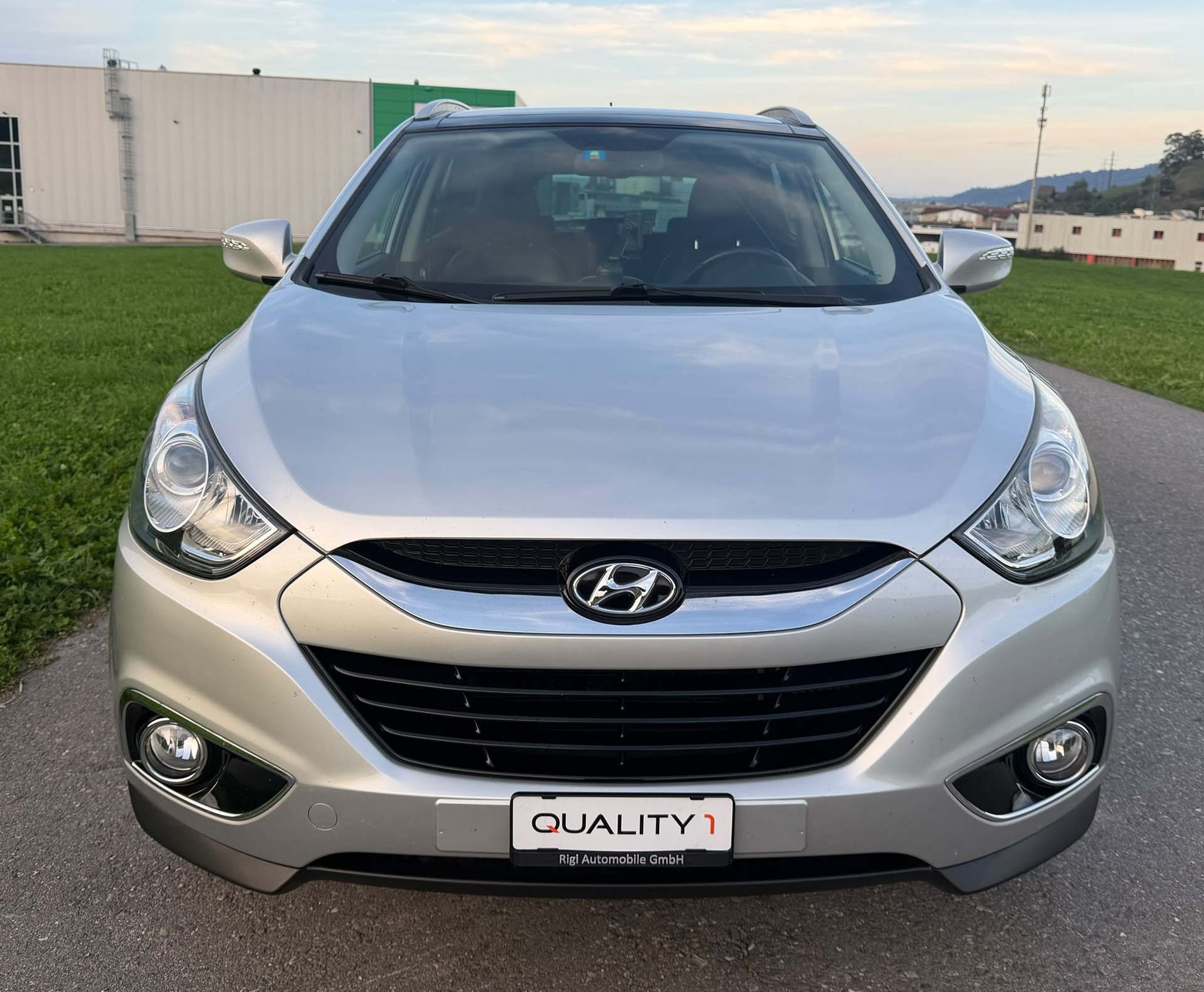 HYUNDAI iX 35 2.0 CRDi Premium 4WD Automatic-image-6
