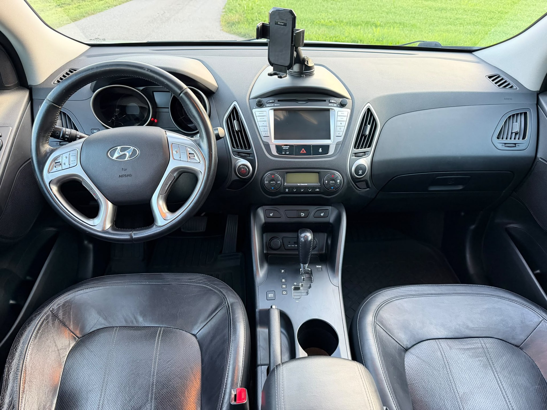 HYUNDAI iX 35 2.0 CRDi Premium 4WD Automatic-image-12
